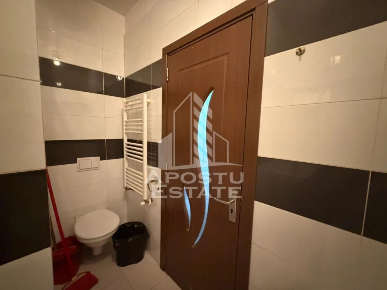 Garsoniera, Pet Friendly,centrala proprie,zona Iulius Mall - Apostu Estate va propune spre inchiriere o garsoniera, in zona Iulius Town

Suprafata utila 20 mp
Bucatarie mobilata si utilata
Pat matrimonial
Baie cu cada

Confortul termic este realizat de centrala proprie a imobiliului
Ideala pentru o singura persoana

Pret 260 euro
Garantie 260 euro

Programeaza o vizionare
ID intern : CP2875630