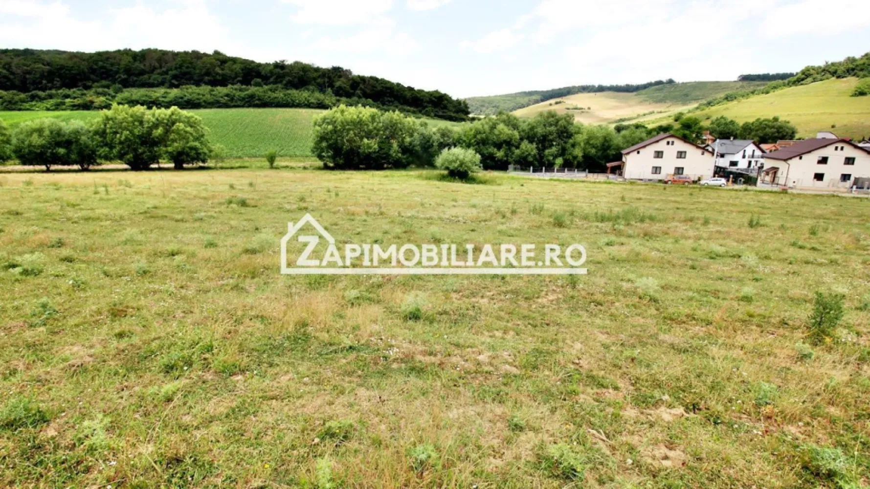 Teren Intravilan 700 mp. strada Vale Sancraiu de Mures - Vă oferim spre vânzare 700 mp teren intravilan situat pe Strada Vale, in Sancraiu de Mures oferit de Zap Imobiliare, comision ZERO.

Cei interesați pot achiziționa terenul la prețul de 35.500 EURO negociabil
Contact: 0774048706 Bogdan

Compania ZapImobiliare a ales cei mai buni și experimentați parteneri în realizarea tranzacțiilor astfel încât odată cu cea mai bună alegere imobiliară vei primi la pachet și cele mai bune servicii necesare în tot acest proces.

Dacă vă place această ofertă - sau pentru alte informații sunați la numărul de contact din anunț!
Compania Zap Imobiliare vă pune la dispoziție toate informațiile, actele și documentele necesare alături de asistență și consiliere permanentă până la finalizarea achiziției imobiliare. Ne dorim să îți oferim cea mai plăcută experiență, îndeplinim vise cu pereți!