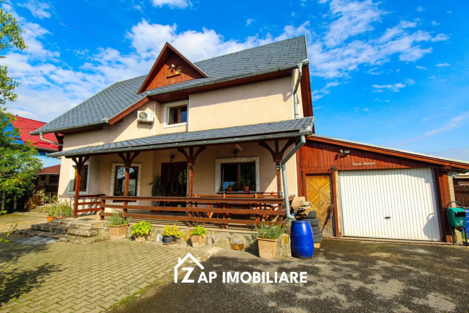 Cazare muncitori - Casa capacitate 8 - 14 persoane - Mentionati ID-ul proprietatii cand apelati: CP2550960
Contact ⓪⑦②⑥ ②②③ ⑧⑧⑥ Sebastian
De închiriat casă, singur în curte 4 camere situată în Ungheni suprafața utilă de 142 mp amplasată pe un teren cu suprafață de 2000 mp.
Compartimentare:
- la parter: 1 camera spatioasa 1 bucătărie, 1 baie
- la etaj: 3 dormitoare, 1 baie, 1 balcon.

Detalii:
- ocupabil imediat
- centrală termică, calorifere, geamuri termopan, ușă PVC
- masina de spalat rufe,
- masina de spalat haine
- 3 frigidere 
- bucatarie de vara dotata complet
- terasa pentru relaxare, 
- 2000 metrii patrati ( suficient loc de parcare pt masini ) 

Casa se închiriază mobilată și utilată dupa cum urmeaza:
4500 LEI - maxim 8 ocupanti
5000 RON - 10 ocupanti
6000 RON - 12 ocupanti
7000 RON - 14 ocupanti
Comisionul perceput este de 50% din valoarea primei chirii si se plateste o singura data in momentul semnarii contractului de inchiriere.