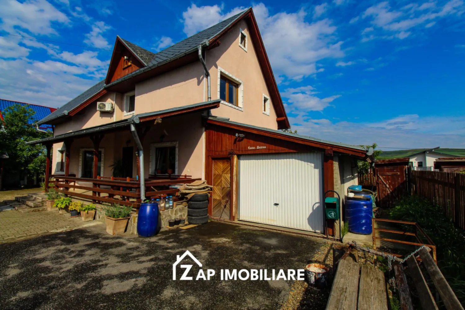 Cazare muncitori - Casa capacitate 8 - 14 persoane - Mentionati ID-ul proprietatii cand apelati: CP2550960
Contact ⓪⑦②⑥ ②②③ ⑧⑧⑥ Sebastian
De închiriat casă, singur în curte 4 camere situată în Ungheni suprafața utilă de 142 mp amplasată pe un teren cu suprafață de 2000 mp.
Compartimentare:
- la parter: 1 camera spatioasa 1 bucătărie, 1 baie
- la etaj: 3 dormitoare, 1 baie, 1 balcon.

Detalii:
- ocupabil imediat
- centrală termică, calorifere, geamuri termopan, ușă PVC
- masina de spalat rufe,
- masina de spalat haine
- 3 frigidere 
- bucatarie de vara dotata complet
- terasa pentru relaxare, 
- 2000 metrii patrati ( suficient loc de parcare pt masini ) 

Casa se închiriază mobilată și utilată dupa cum urmeaza:
4500 LEI - maxim 8 ocupanti
5000 RON - 10 ocupanti
6000 RON - 12 ocupanti
7000 RON - 14 ocupanti
Comisionul perceput este de 50% din valoarea primei chirii si se plateste o singura data in momentul semnarii contractului de inchiriere.