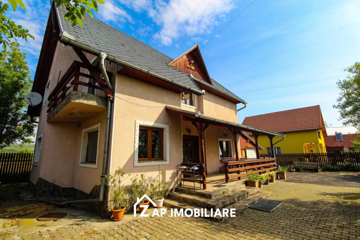 Cazare muncitori - Casa capacitate 8 - 14 persoane - Mentionati ID-ul proprietatii cand apelati: CP2550960
Contact ⓪⑦②⑥ ②②③ ⑧⑧⑥ Sebastian
De închiriat casă, singur în curte 4 camere situată în Ungheni suprafața utilă de 142 mp amplasată pe un teren cu suprafață de 2000 mp.
Compartimentare:
- la parter: 1 camera spatioasa 1 bucătărie, 1 baie
- la etaj: 3 dormitoare, 1 baie, 1 balcon.

Detalii:
- ocupabil imediat
- centrală termică, calorifere, geamuri termopan, ușă PVC
- masina de spalat rufe,
- masina de spalat haine
- 3 frigidere 
- bucatarie de vara dotata complet
- terasa pentru relaxare, 
- 2000 metrii patrati ( suficient loc de parcare pt masini ) 

Casa se închiriază mobilată și utilată dupa cum urmeaza:
4500 LEI - maxim 8 ocupanti
5000 RON - 10 ocupanti
6000 RON - 12 ocupanti
7000 RON - 14 ocupanti
Comisionul perceput este de 50% din valoarea primei chirii si se plateste o singura data in momentul semnarii contractului de inchiriere.
