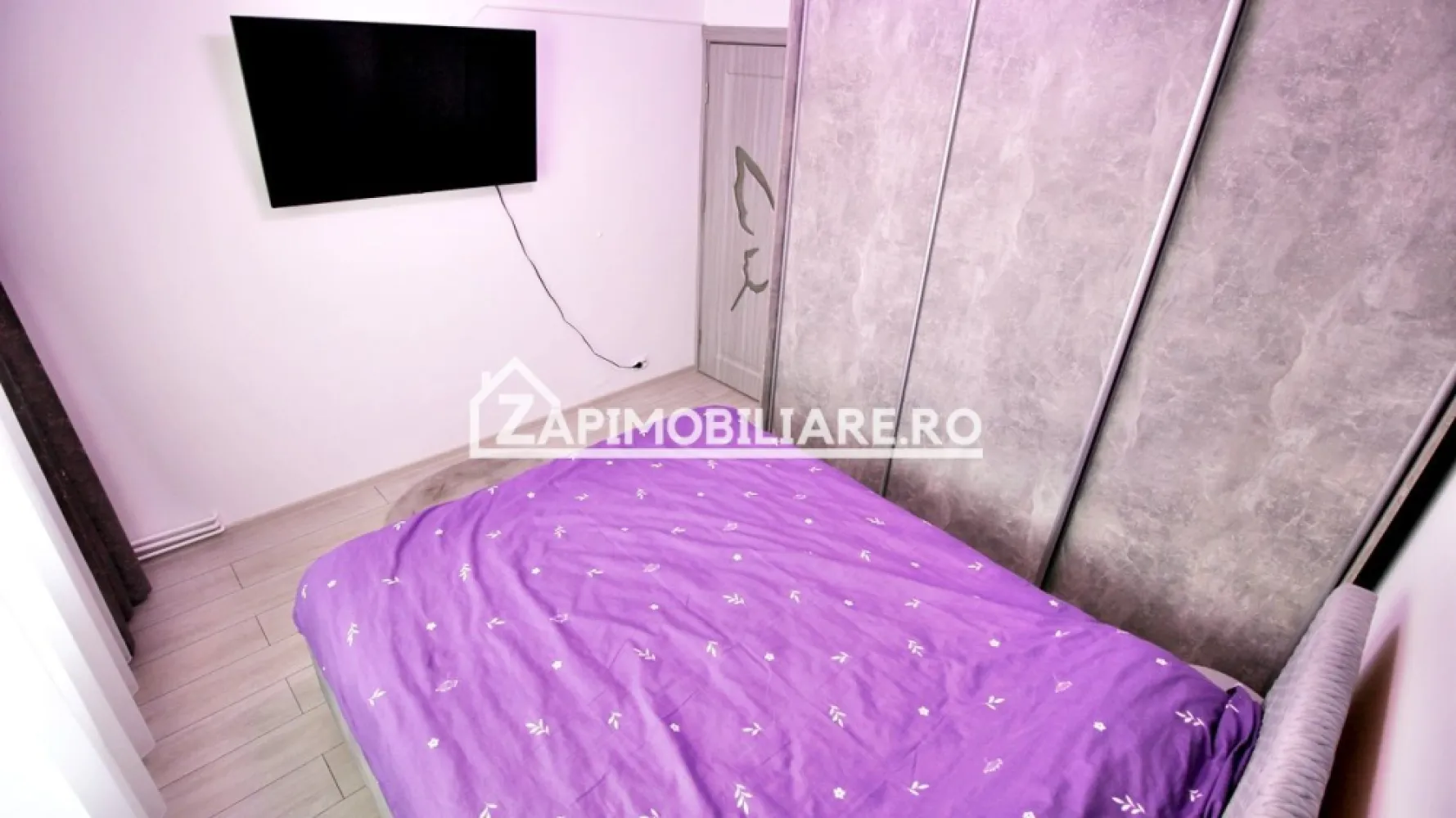 Apartament 2camere,mobilat si utilat,2balcoane,pivnită,garaj - Contact 0774048706 Bogdan
De vânzare apartament 2 camere mobilat si utilat decomandat confort ,1 situat în cartierul Unirii, strada Cicio Pop, suprafață utilă de 58 mp, situat la etajul 3 din 4 oferit de Zap Imobiliare 
Detalii: 
- 1 living, 1 dormitor, 1 bucătărie, 1 baie, 2 balcoane închise, 1 hol, 1 debara, 1 pivnită, 1 parcare acoperită
- centrală termică, calorifere, geamuri termopan, ușă metalică.
- masina de spalat rufe, frigider,aragaz

Proprietatea se află într-o zonă cu un confort deosebit, datorită amplasării în imediata apropiere a tot ceea ce înseamnă viață modernă, și anume: mijloace de transport în comun, magazine, unități de învățământ de toate gradele, piață, parc, bănci, farmacii, s.a.
Locuința se vinde mobilată și utilată la prețul de 118.000 Euro negociabil. Comisionul este ZERO!
Contact 0774048706 Bogdan

Dacă vă place această ofertă - sau pentru alte informații sunați la numărul de contact din anunț! 
Compania Zap Imobiliare vă pune la dispoziție toate informațiile, actele și documentele necesare alături de asistență și consiliere permanentă până la finalizarea achiziției imobiliare. Ne dorim să îți oferim cea mai plăcută experiență, îndeplinim vise cu pereți!