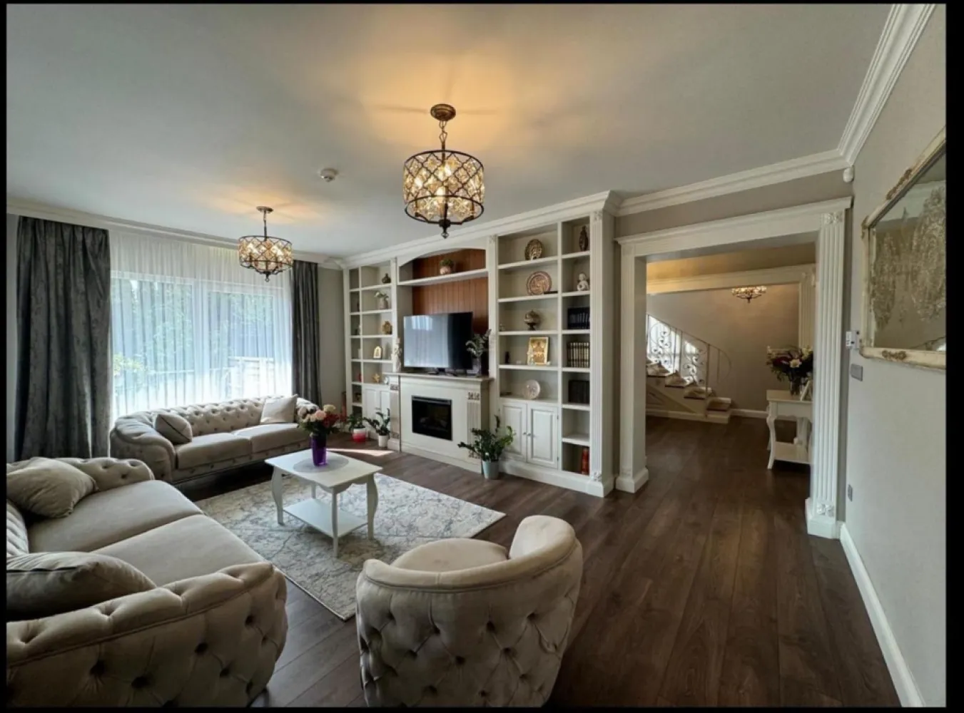 Casa Premium 6 camere,5 băi, Piscină, saună, 768 mp teren, - Contact 0774048706 Bogdan
De vânzare casă Premium, singur în curte 6 camere 5 băi, situată în Livezeni suprafața de 285 mp amplasată pe un teren cu suprafața de 768 mp,
Compartimentare:
- ideală pentru 2 familii avand demisolul separat de restul casei cu acces pe o scară din granit masiv
- la demisol 1 cameră, 1 bucătărie, 1 baie, 1 cameră tehnică,1 terasă
- la parter: 1 living, 1 bucătărie, 1 baie, 1 dormitor, 1 garaj, 1 hol, 1 terasă
- la etaj: 4 dormitoare, 2 băi, 4 dresinguri, 1 balcon.1 birou,1 spatiu de depozitare in jur de 30 mp
- in curte este amenajat un foidor cu loc pentru gradar,cuptor pentru pizza,aragaz, apă, canalizare
- in curte există o clădire amenajată cu piscină incălzită, saună, 1 baie cu dus, toate funcionale
- Gard imprejurul intregii curti din fier forjat vopsit in camp electrostatic aprox 15 tone, tabla groasa de calitate
Detalii:
- centrală termică, calorifere, geamuri termopan,
- sistem panouri fotovoltaice de 17 kw
- fundația casei are o adâncime de 1,5 m, pereții sunt din beton, toti peretii, sistem Briks, adus din Austria, izolata dupa standardele sistemului, foarte calduroasa, acoperișul de țiglă Creaton de cea mai buna calitate, greutate pe tot acoperisul casei 4 tone (fata de cea clasica, ce avea greutate de peste 30 tone), 
- anul construcției 

Utilitați:
- curent, apă, gaz, canalizare

Casa se vinde la cheie, mobilată și utilată la prețul de 695.000 Euro negociabil. Comision ZERO!
Contact 0774048706 Bogdan
Daca vă place această ofertă sau pentru alte informații sunați la numărul de contact din anunț! 
Compania Zap Imobiliare vă pune la dispoziție toate actele și documentele necesare alături de asistență și consiliere permanentă până la finalizarea achiziției imobiliare. 
Ne dorim să îți oferim cea mai plăcută experiență, îndeplinim vise cu pereți!
