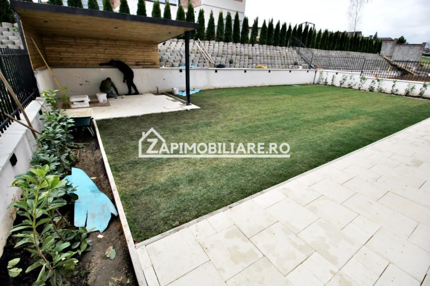 Casa 5 camere la cheie 175mp,520mp teren,mobilată și utilată - Contact 0774048706 Bogdan
De vânzare casă D-P Premium la cheie mobilată și utilată, singur în curte 5 camere situată în Corunca zona Penny suprafața utilă de 175 mp amplasată pe un teren cu suprafața de 520 mp, 
Compartimentare:
- la demisol 1 garaj, 1 pivnită, 60 mp
- la parter: 1 living, 1 bucătărie, 2 băi,3 dormitoare, 1 terasă, 1 foisor acoperit
- gard, pavaj,poarta si usă garaj automatizate, gazon, sistem de irigatie, plante ornamentale ,foisor acoperit, video interfon incluse in pret
Detalii:
- centrală termică, calorifere, geamuri tripan
- fundația casei are o adâncime de 1 m, pereții sunt din cărămidă, acoperișul de țiglă izolată cu polistiren de 10 cm.
- pivniță, pod mansardabil, 
- anul construcției 2024
- disponibila casă la cheie cu gard,porti,pavaj,gazon,, suprafata utilă de 185 mp 960 mp teren,la pretul de 360.000 euro tva de 21 % inclus în preț 
Utilitați:
- curent, apă, gaz, canalizare

Casa se vinde la cheie mobilată și utilată cu garg , pavaj, gazon la prețul de 291.000 Euro + tva.Comision ZERO!
Contact 0774048706 Bogdan
Daca vă place această ofertă sau pentru alte informații sunați la numărul de contact din anunț! 
Compania Zap Imobiliare vă pune la dispoziție toate actele și documentele necesare alături de asistență și consiliere permanentă până la finalizarea achiziției imobiliare. 
Ne dorim să îți oferim cea mai plăcută experiență, îndeplinim vise cu pereți!