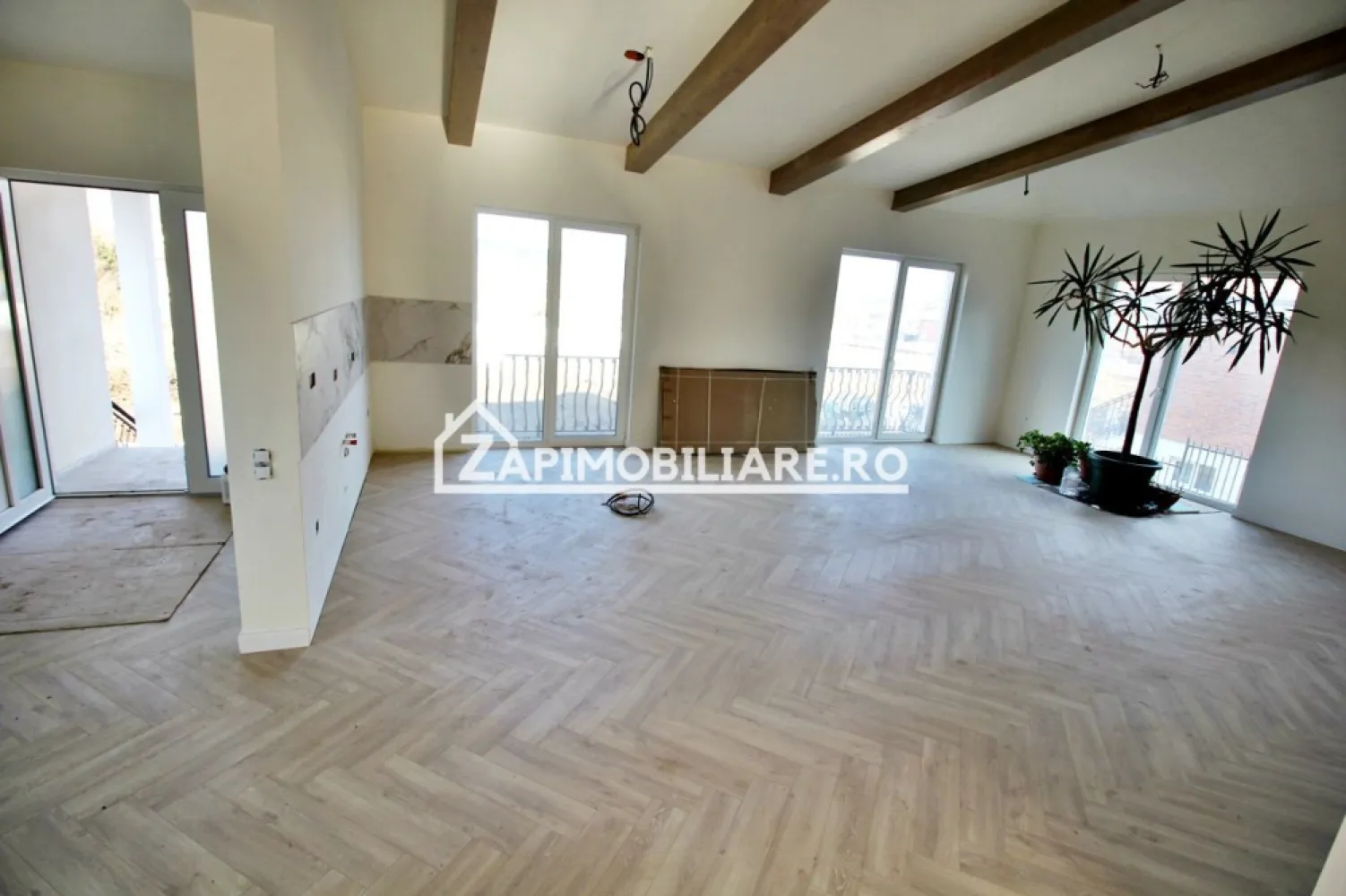 Casa 5 camere la cheie 175mp,520mp teren,mobilată și utilată - Contact 0774048706 Bogdan
De vânzare casă D-P Premium la cheie mobilată și utilată, singur în curte 5 camere situată în Corunca zona Penny suprafața utilă de 175 mp amplasată pe un teren cu suprafața de 520 mp, 
Compartimentare:
- la demisol 1 garaj, 1 pivnită, 60 mp
- la parter: 1 living, 1 bucătărie, 2 băi,3 dormitoare, 1 terasă, 1 foisor acoperit
- gard, pavaj,poarta si usă garaj automatizate, gazon, sistem de irigatie, plante ornamentale ,foisor acoperit, video interfon incluse in pret
Detalii:
- centrală termică, calorifere, geamuri tripan
- fundația casei are o adâncime de 1 m, pereții sunt din cărămidă, acoperișul de țiglă izolată cu polistiren de 10 cm.
- pivniță, pod mansardabil, 
- anul construcției 2024
- disponibila casă la cheie cu gard,porti,pavaj,gazon,, suprafata utilă de 185 mp 960 mp teren,la pretul de 360.000 euro tva de 21 % inclus în preț 
Utilitați:
- curent, apă, gaz, canalizare

Casa se vinde la cheie mobilată și utilată cu garg , pavaj, gazon la prețul de 291.000 Euro + tva.Comision ZERO!
Contact 0774048706 Bogdan
Daca vă place această ofertă sau pentru alte informații sunați la numărul de contact din anunț! 
Compania Zap Imobiliare vă pune la dispoziție toate actele și documentele necesare alături de asistență și consiliere permanentă până la finalizarea achiziției imobiliare. 
Ne dorim să îți oferim cea mai plăcută experiență, îndeplinim vise cu pereți!