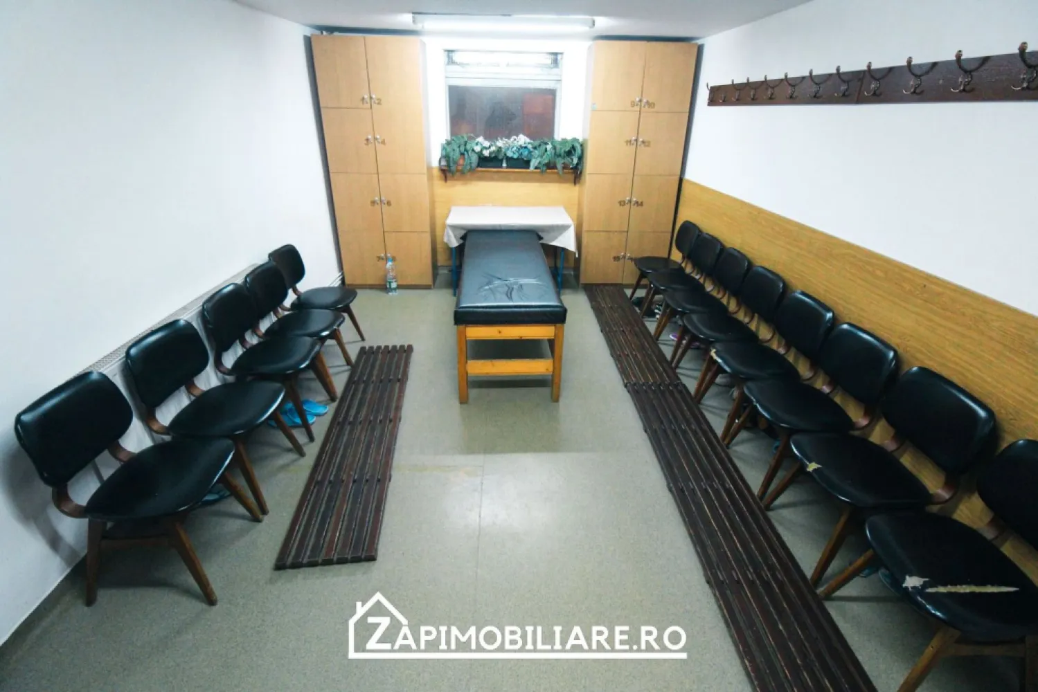 Spațiu comercial de 735mp în zona Centrala - comision Zero - Mentionati ID-ul proprietatii cand apelati: CP2221579
Contact ⓪⑦②⑥ ②②③ ⑧⑧⑥ Sebastian
De închiriat spatiu comercial / birou / sala fitness/ sala evenimente/ sediu banca/ sala dans/ cu o suprafata utila de 735 mp formata din spatiu open space + birouri vestiare, grupuri sanitare ( vezi poze ) La cererea dvs va oferim si video.

Imobilul se închiriază la prețul de 3500 euro redus de la 4000 Euro / luna
Contact ⓪⑦②⑥ ②②③ ⑧⑧⑥ Sebastian 
Comisionul perceput este 50% din valoarea primei chirii.
Acest anunț nu corespunde cerințelor tale? Sună la numărul afișat în anunț și unul dintre agenții noștri te va ajuta cu alte oferte personalizate în funcție de cerințele tale.