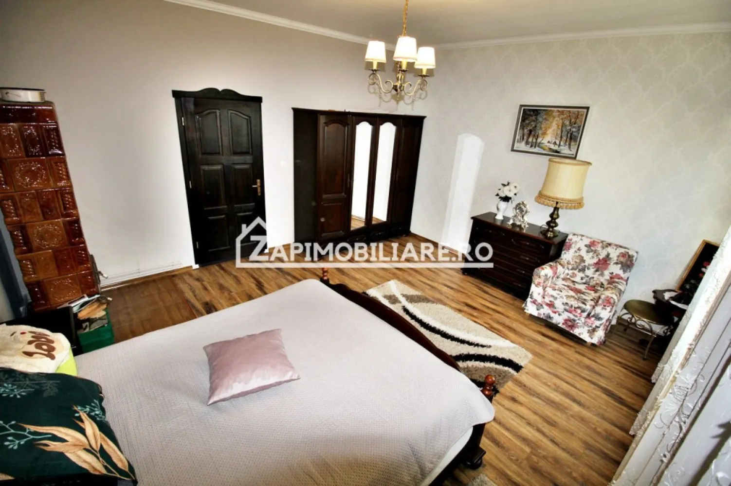Casa 8 camere,4 bai,482mp,1.100mp teren,2 garaje,0% comision - Contact 0774048706 Bogdan
De vânzare casă, singur în curte, 8 camere, 4 bai, 2 garaje, 1 pivnită, 2 bucătării,situată în Santana de Mures, suprafața construită de 482 mp.suprafata utilă de 372 mp amplasată pe un teren cu suprafața de 1.100 mp, 
Compartimentare:
- la demisol 1 pivnită 20 mp
- la parter: 2 livinguri, 2 bucătării, 2 băi,2 dormitoare,1 dressing, 1 debara, 1 cămară,2 garaje, 1 magazie,1 terasă
- la etaj: 4 dormitoare, 2 băi, 1, hol
- zonă Centrală 
- ideal si pentru spațiu comercial,cabinet medical,birouri 
Detalii:
- centrală termică pe gaz + centrală pe lemne,pufar de 1.000 litri,calorifere, semineu,geamuri termopan, 
- fundația casei are o adâncime de 1 m, pereții sunt din cărămidă, acoperișul de tablă, izolată cu polistiren de 10 cm.
- pivniță
Utilitați:
- curent, apă, gaz, canalizare
- sistem de supraveghere, alarmă, usi garaj automatizate
- in curte este amenajat un solar, 1 magazie pentru lemne, + anexe
Casa se vinde la cheie , partial mobilată și utilată la prețul de 397.000 Euro negociabil. Comision ZERO!
Contact 0774048706 Bogdan
Se acceptă și schimb cu apartament 
Daca vă place această ofertă sau pentru alte informații sunați la numărul de contact din anunț! 
Compania Zap Imobiliare vă pune la dispoziție toate actele și documentele necesare alături de asistență și consiliere permanentă până la finalizarea achiziției imobiliare. 
Ne dorim să îți oferim cea mai plăcută experiență, îndeplinim vise cu pereți!