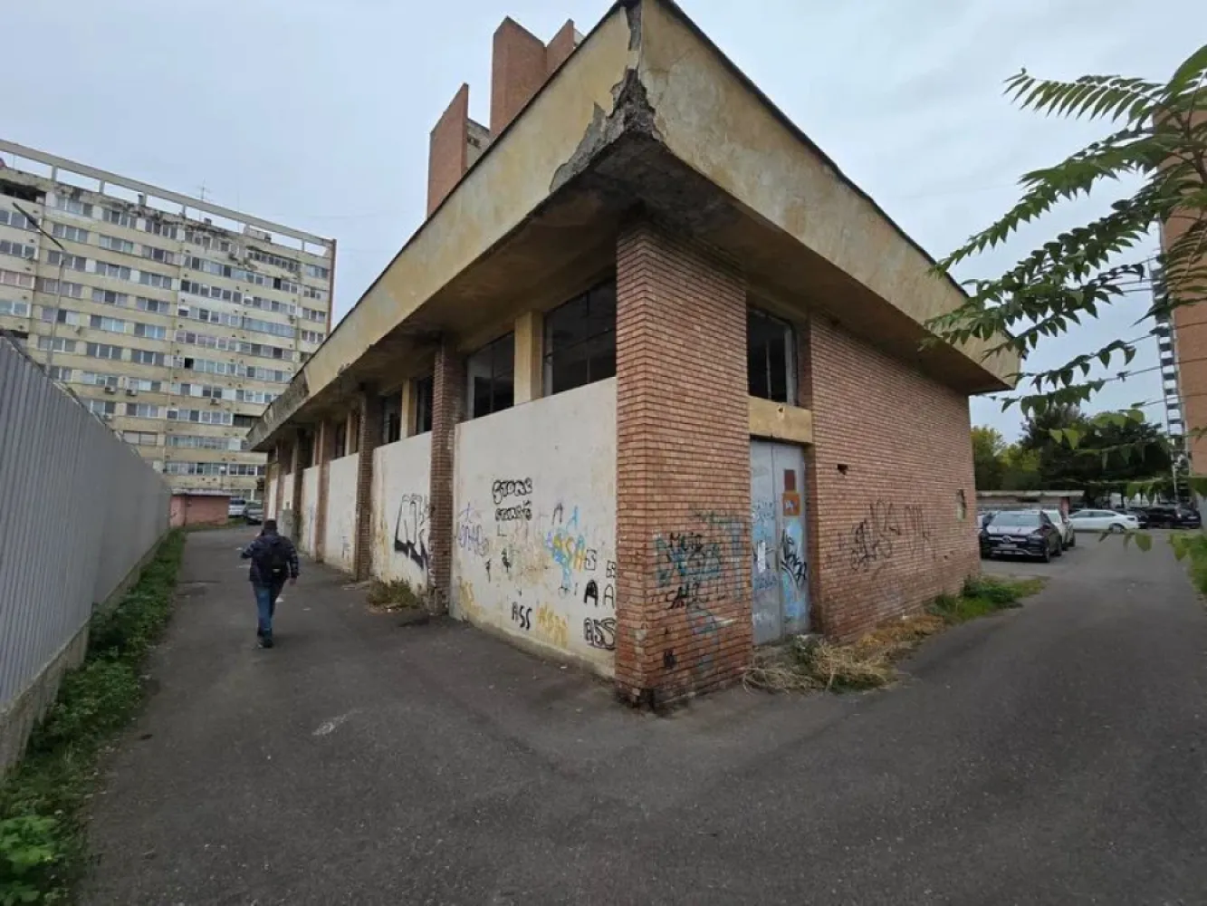 Hală strada Libertătii,274 mp utili - De vanzare hală cu suprafata de 274 mp.utili situat pe strada Libertătii
Contact 0774048706 Bogdan
Compartimentare
Hala cu suprafata de 274 mp se vinde la pretul de 249.000 negociabil,
Comision ZERO
Acest anunț nu corespunde cerințelor tale? Sună la numărul afișat în anunț și unul dintre agenții noștri te va ajuta cu alte oferte personalizate în funcție de cerințele tale. Contact Bogdan 0774048706