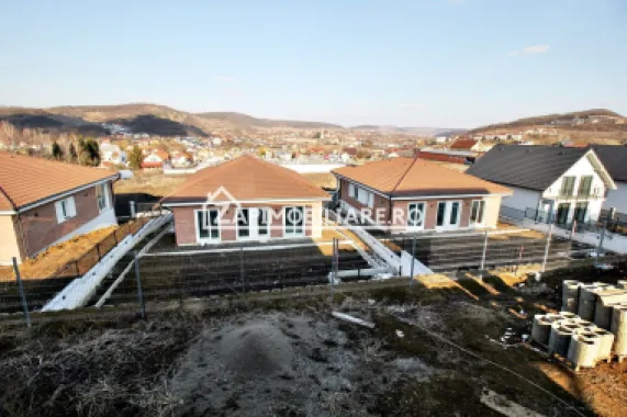 Casa 5 camere la cheie 175mp,520mp teren,mobilată și utilată