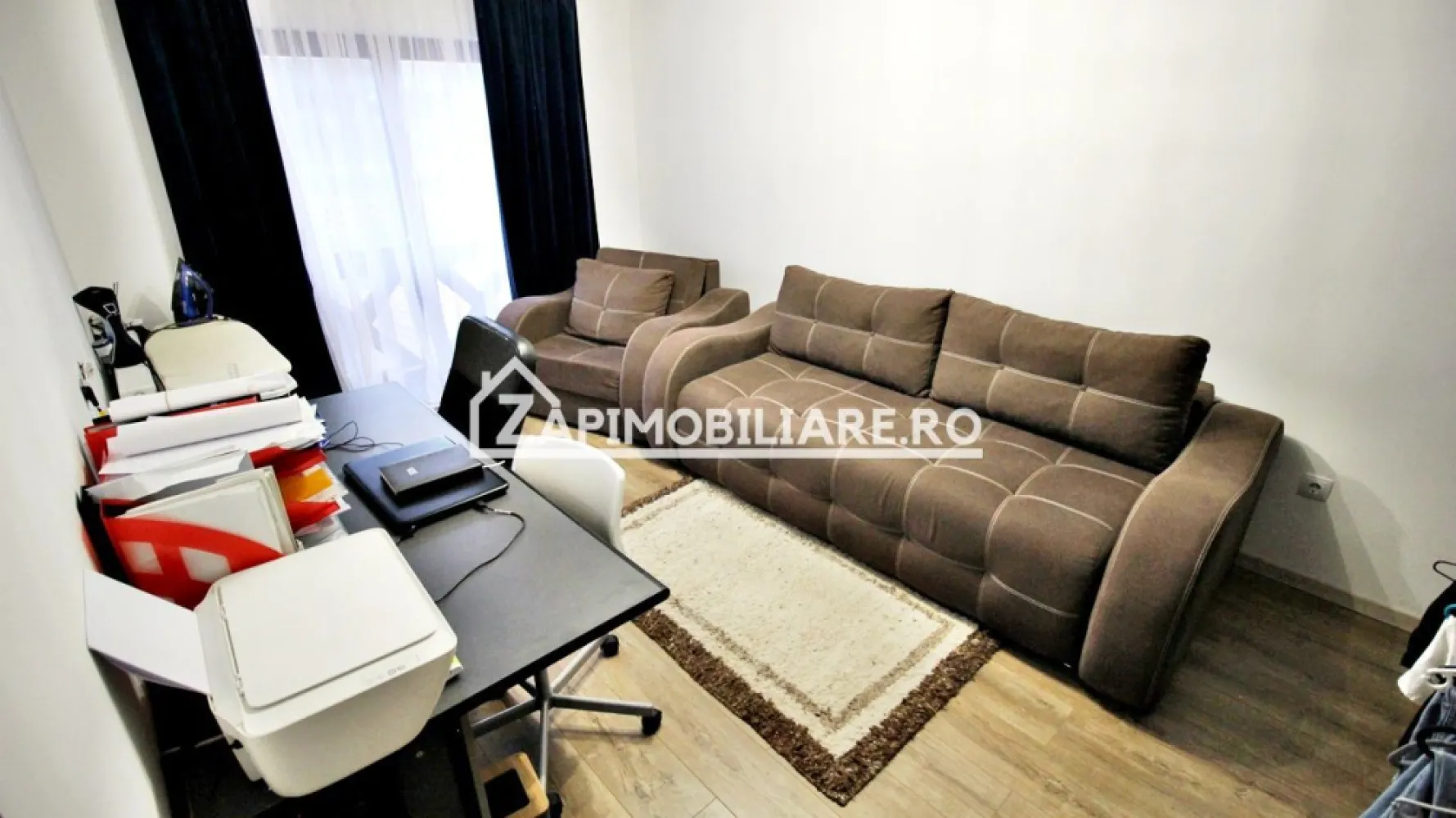 Casa 5 camere mobilată,D-P-E-M 200mp,300mp teren,schimb - Contact 0774048706 Bogdan
De vânzare sau schimb casă la cheie tip Duplex mobilată si utilată, singur în curte 5 camere 2 băi, 2 bucătării, 1 pivnită, situată în cartierul Unirii suprafața utilă de 200 mp amplasată pe un teren cu suprafața de 300 mp, 
Compartimentare:
- la demisol 1 bucătărie. 1 pivnită
- la parter: 1 living, 1 bucătărie, 1 baie,1 cămară, 1 terasă acoperită, 1 magazie , 1 hol, 6 locuri de parcare
- la etajul 1: 3 dormitoare, 1 baie, 2 balcoane,1 hol
- la mansardă 1 dormitor, 1 dressing, 1 hol,2 spatii de depozitare
Se accepta schimb cu apartament 
Detalii:
- centrală termică, calorifere, geamuri termopan, 
- fundația casei are o adâncime de 1 m, pereții sunt din cărămidă, acoperișul de țiglă izolată cu polistiren de 10 cm.
- pivniță, loc pentru saună si salină
- anul construcției 2019

Utilitați:
- curent, apă, gaz, canalizare/ fosă septică.
Casa se vinde la cheie mobilată și utilată la prețul de 279.000 Euro negociabil. Comision ZERO!
Contact 0774048706 Bogdan
Daca vă place această ofertă sau pentru alte informații sunați la numărul de contact din anunț! 
Compania Zap Imobiliare vă pune la dispoziție toate actele și documentele necesare alături de asistență și consiliere permanentă până la finalizarea achiziției imobiliare. 
Ne dorim să îți oferim cea mai plăcută experiență, îndeplinim vise cu pereți