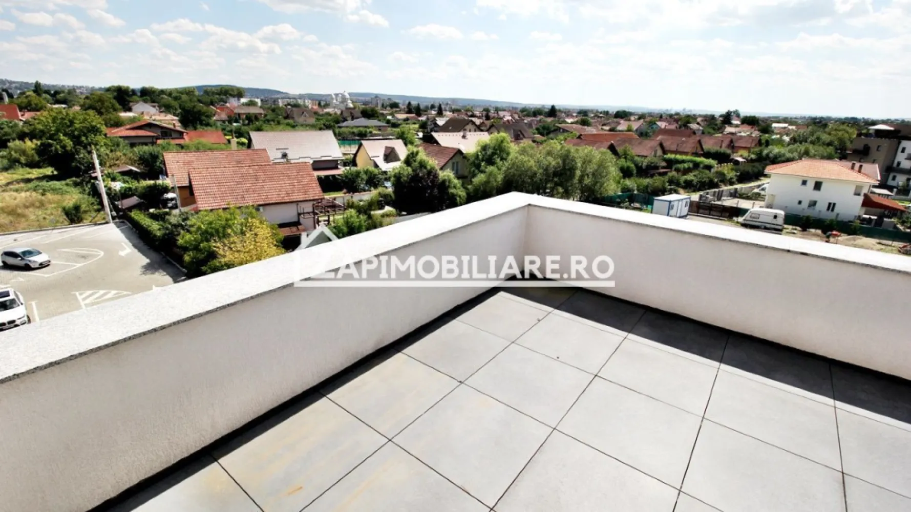 Penthouse 3 cam.1 terasă,1 balcon 2 băi,1 dressing,1 parcare - Contact 0774048706 Bogdan
De vânzare Penthous cu LIFT, 3 camere decomandat confort 1, situat în cartierul Unirii, strada Constandin Hagi Stoian ,in spate la Penny, suprafață utilă de 108 mp, suprafata construita 170 mp.situat la etajul 4 din 4 oferit de Zap Imobiliare 
Detalii: 
- 1 living, 2 dormitoare, 1 bucătărie, 2 băi, 1 terasă, 1 balcon, 1 hol,1 debara, 1 dressing
- centrală termică, incălzire in pardoseală, geamuri tripan, ușă metalică.interfon,
Proprietatea se află într-o zonă cu un confort deosebit, datorită amplasării în imediata apropiere a tot ceea ce înseamnă viață modernă, și anume: mijloace de transport în comun, magazine, unități de învățământ de toate gradele, piață, parc, bănci, farmacii, s.a.
Locuința se vinde semifinisată la prețul de 182.000 Euro negociabil. Comisionul este ZERO!
Contact 0774048706 Bogdan

Dacă vă place această ofertă - sau pentru alte informații sunați la numărul de contact din anunț! 
Compania Zap Imobiliare vă pune la dispoziție toate informațiile, actele și documentele necesare alături de asistență și consiliere permanentă până la finalizarea achiziției imobiliare. Ne dorim să îți oferim cea mai plăcută experiență, îndeplinim vise cu pereți!