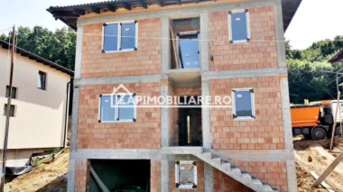 Casa D-P-E 240 mp, teren 800 mp,comosion ZERO!