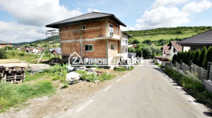 Casa D-P-E,5 camere, 3 băi,213mp, 325mp teren 0% comision