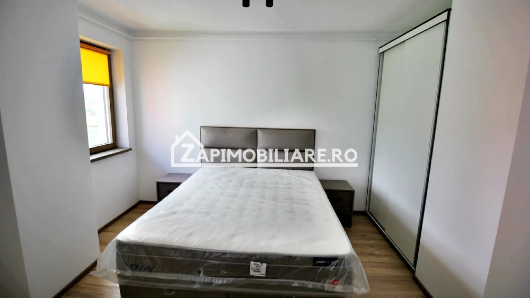 Apartament in bloc NOU,51 mp,mobilat si utilat,0% comision - Contact 0774048706 Bogdan
De vânzare sau de închiriat apartament 1 cameră decomandat confort 1, situat în cartierul Green Residence, strada Livezeni, suprafață utilă de 42 mp, + terasa de 9 mp situat la etajul 7 din 10 oferit de Zap Imobiliare 
Detalii: 
- 1 living, 1 dormitor, 1 bucătărie, 1 baie, 1 balcon ,deschis, 1 hol
- centrală termică,incălzire in pardoseală, geamuri tripan, ușă metalică.
- masina de spalat rufe, frigider. aragaz, aer conditionat
- prețul pentru închiriere 400 euro 
Proprietatea se află într-o zonă cu un confort deosebit, datorită amplasării în imediata apropiere a tot ceea ce înseamnă viață modernă, și anume: mijloace de transport în comun, magazine, unități de învățământ de toate gradele, piață, parc, bănci, farmacii, s.a.
Locuința se vinde mobilată și utilată la prețul de 107.000 Euro + tva,pret negociabil. Comisionul este ZERO!
Contact 0774048706 Bogdan

Dacă vă place această ofertă - sau pentru alte informații sunați la numărul de contact din anunț! 
Compania Zap Imobiliare vă pune la dispoziție toate informațiile, actele și documentele necesare alături de asistență și consiliere permanentă până la finalizarea achiziției imobiliare. Ne dorim să îți oferim cea mai plăcută experiență, îndeplinim vise cu pereți!