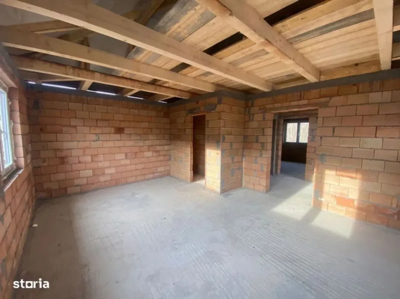 Casa 3 camere, 85mp, 430mp teren, garg,pavaj,0% comision - Contact 0774048706 Bogdan
De vânzare casă pe 1 nivel, singur în curte, 3 camere situată în cartierul Unirii, strada Remetea, suprafața utilă de 65 mp. suprafata construită 85 mp, amplasată pe un teren cu suprafața de 430 mp, 
Compartimentare:
- 1 living, 1 bucătărie, 1 baie 2 dormitoare, 1 baie, 1 1 terasă
Detalii:
- centrală termică, calorifere, geamuri termopan, 
- fundația casei are o adâncime de 1 m, pereții sunt din cărămidă, acoperișul de țiglă, izolată cu polistiren de 10 cm.
- pod mansardabil, 
- anul construcției 2023
- gardul si pavajul incluse in pret
Utilitați:
- curent, apă, gaz, canalizare

Casa se vinde semifinisată la prețul de 129.000 Euro negociabil. Comision ZERO!
Contact 0774048706 Bogdan
Daca vă place această ofertă sau pentru alte informații sunați la numărul de contact din anunț! 
Compania Zap Imobiliare vă pune la dispoziție toate actele și documentele necesare alături de asistență și consiliere permanentă până la finalizarea achiziției imobiliare. 
Ne dorim să îți oferim cea mai plăcută experiență, îndeplinim vise cu pereți!