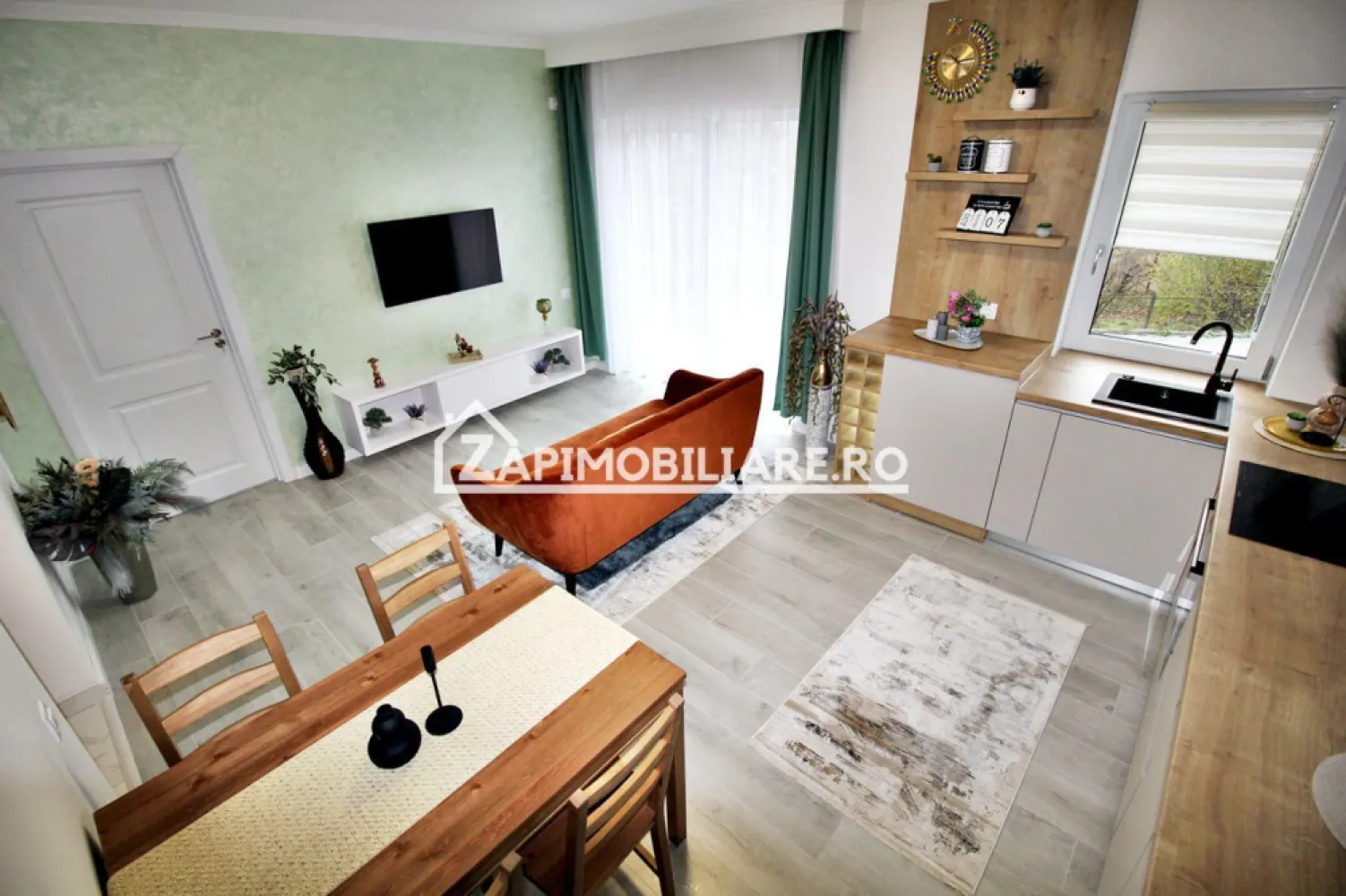 Apartament 3 camere, la cheie mobilat ,2 balcoane,2 parcări - Contact 0774048706 Bogdan
De vânzare apartament 3 camere decomandat confort 1, situat în cartierul Panoramic, strada Remetea suprafață utilă de 60 mp, situat la parter din 2 oferit de Zap Imobiliare 
Detalii: 
- 1 living, 2 dormitoare, 1 bucătărie, 1 baie, 2 balcoane, 1 hol, 1dresing, 2 parcări private
- centrală termică, incălzire in pardoseală, geamuri tripan, ușă metalică, izolat cu polistiren Caparol dalmatin
- masina de spalat rufe, frigider,aragaz, masină de spălat vase

Locuința se vinde cu 2 locuri de parcare, mobilată și utilată la prețul de 135.000 Euro negociabil. Comisionul este ZERO!
Contact 0774048706 Bogdan

Dacă vă place această ofertă - sau pentru alte informații sunați la numărul de contact din anunț! 
Compania Zap Imobiliare vă pune la dispoziție toate informațiile, actele și documentele necesare alături de asistență și consiliere permanentă până la finalizarea achiziției imobiliare. Ne dorim să îți oferim cea mai plăcută experiență, îndeplinim vise cu pereți!