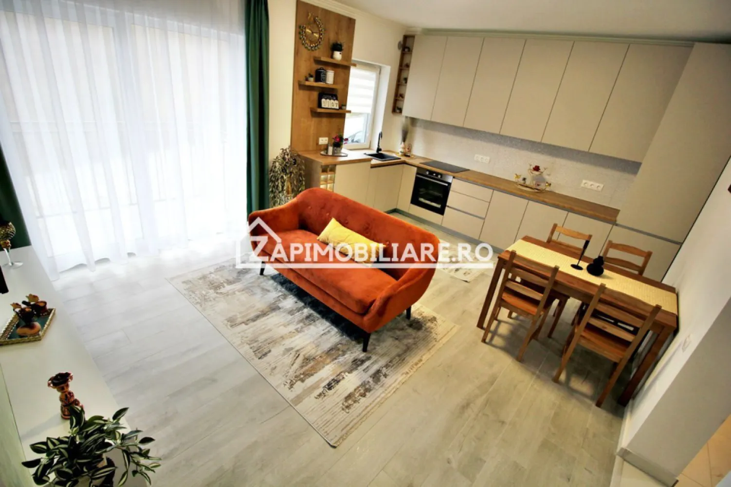 Apartament 3 camere, la cheie mobilat ,2 balcoane,2 parcări - Contact 0774048706 Bogdan
De vânzare apartament 3 camere decomandat confort 1, situat în cartierul Panoramic, strada Remetea suprafață utilă de 60 mp, situat la parter din 2 oferit de Zap Imobiliare 
Detalii: 
- 1 living, 2 dormitoare, 1 bucătărie, 1 baie, 2 balcoane, 1 hol, 1dresing, 2 parcări private
- centrală termică, incălzire in pardoseală, geamuri tripan, ușă metalică, izolat cu polistiren Caparol dalmatin
- masina de spalat rufe, frigider,aragaz, masină de spălat vase

Locuința se vinde cu 2 locuri de parcare, mobilată și utilată la prețul de 135.000 Euro negociabil. Comisionul este ZERO!
Contact 0774048706 Bogdan

Dacă vă place această ofertă - sau pentru alte informații sunați la numărul de contact din anunț! 
Compania Zap Imobiliare vă pune la dispoziție toate informațiile, actele și documentele necesare alături de asistență și consiliere permanentă până la finalizarea achiziției imobiliare. Ne dorim să îți oferim cea mai plăcută experiență, îndeplinim vise cu pereți!