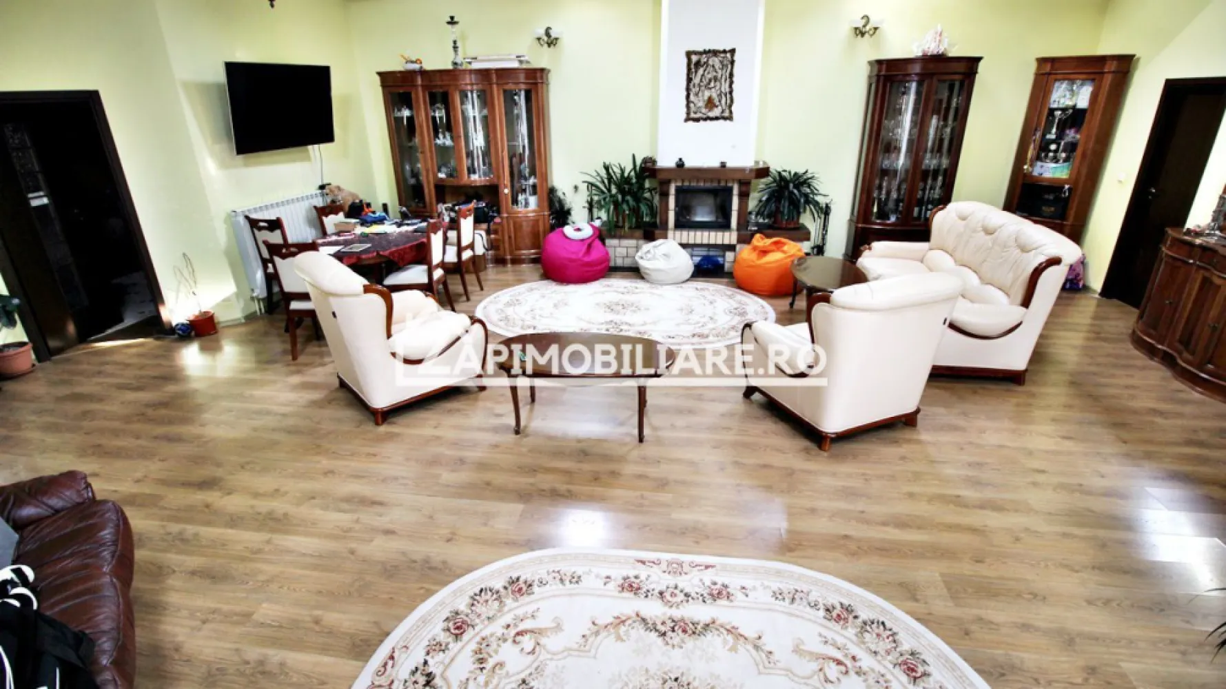 Casa 3 camere 174mp,1.522 mp.teren,garaj,livadă 0% comision - Contact 0774048706 Bogdan
De vânzare casă, singur în curte 3 camere cu posibilitate de mansardare situată în cartierul Unirii, str. Podeni suprafața utilă de 174 mp , suprafata construită 254 mp amplasată pe un teren cu suprafața de 1.522 mp, cu o deschidere la drum de 20 ml.
Compartimentare:
- la parter: 1 living, 1 bucătărie, 2 băi, 1 hol , 2 dormitoare, 1 terasă , 1 garaj dublu
- la etaj: proiect 2 dormitoare, 2 băi

Detalii:
- centrală termică, calorifere, geamuri termopan,.
- fundația casei are o adâncime de 1 m, pereții sunt din cărămidă, izolată cu polistiren de 10 cm.
- pod mansardabil, 
- anul construcției 2010
- curte amenajată cu gazon ,irigatie, livadă, 
- usa garaj si poarta automatizată
- sistem de supraveghere si alarmă
 - se acceptă schimb 
Utilitați:
- curent, apă, gaz, canalizare
Casa se vinde la cheie mobilată și utilată la prețul de 370.000 Euro negociabil. Comision ZERO!
Contact 0774048706 Bogdan
Daca vă place această ofertă sau pentru alte informații sunați la numărul de contact din anunț! 
Compania Zap Imobiliare vă pune la dispoziție toate actele și documentele necesare alături de asistență și consiliere permanentă până la finalizarea achiziției imobiliare. 
Ne dorim să îți oferim cea mai plăcută experiență, îndeplinim vise cu pereți!