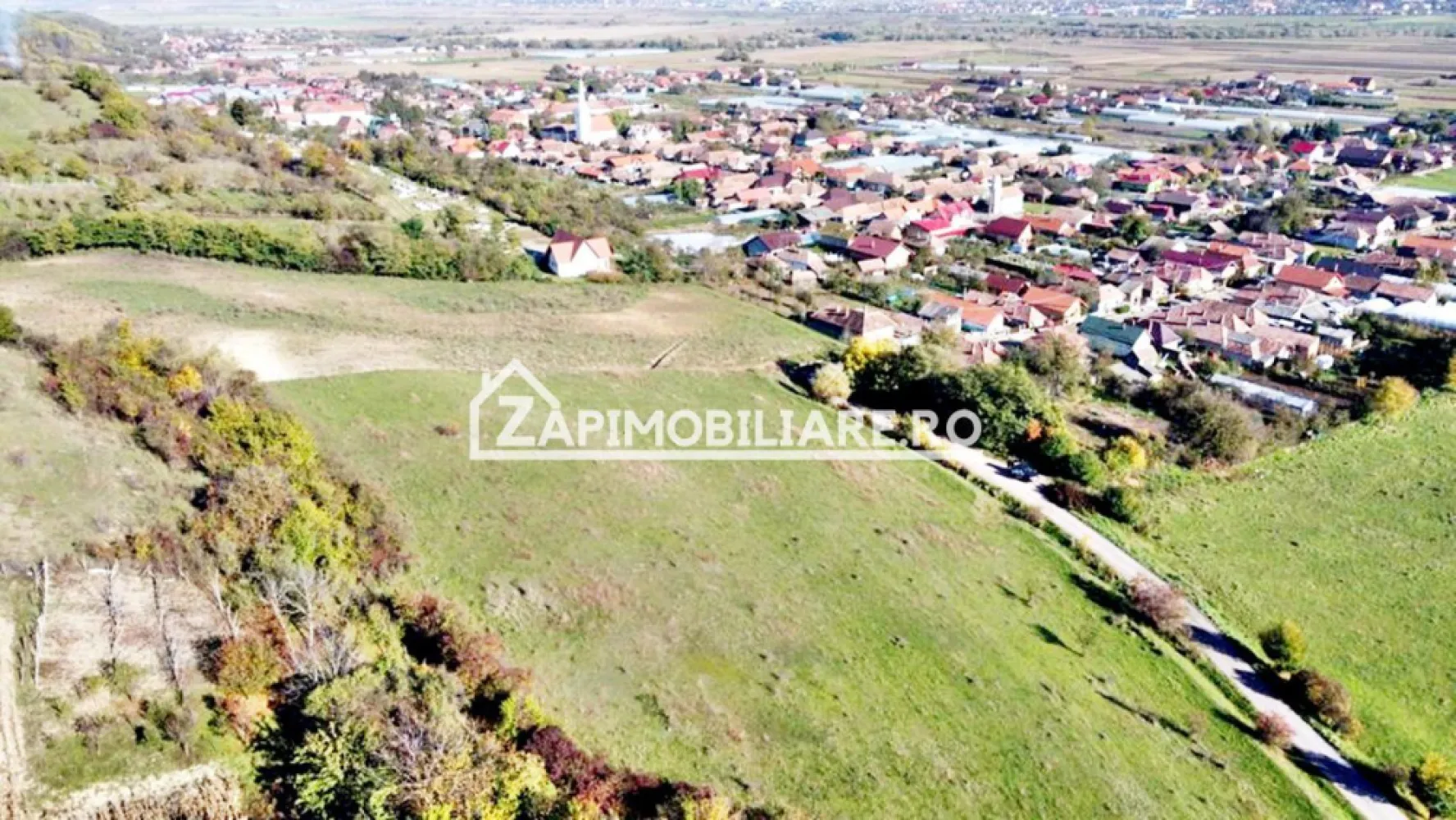 Teren 2.200 mp puz aprobat 36.euro mp - De vanzare teren, ideal pentru construcția de locuințe, în suprafață totală de 2.200 mp, într-o zonă superbă din satul Curteni, comuna Sântana de Mureș.
Contact 0774048706 Bogdan
Terenul poate fi achiziționat integral sau în 2 parcele a câte 611 mp, respectiv 1.000 mp, la care se adaugă drum de acces de 589 mp.
Utilitățile se află în imediata vecinătate a terenului, iar panorama este excepțională.
Prețul pentru achiziția separată a loturilor este de 39 euro/mp, iar în cazul achiziționării integrale a celor 2.200 mp, prețul total este 80.000 euro.
Contact 0774048706 Bogdan
Dacă vă place această ofertă - sau pentru alte informații sunați la numărul de contact din anunț! 0774048706 Bogdan
Compania Zap Imobiliare vă pune la dispoziție toate informațiile, actele și documentele necesare alături de asistență și consiliere permanentă până la finalizarea achiziției imobiliare. Ne dorim să îți oferim cea mai plăcută experiență.