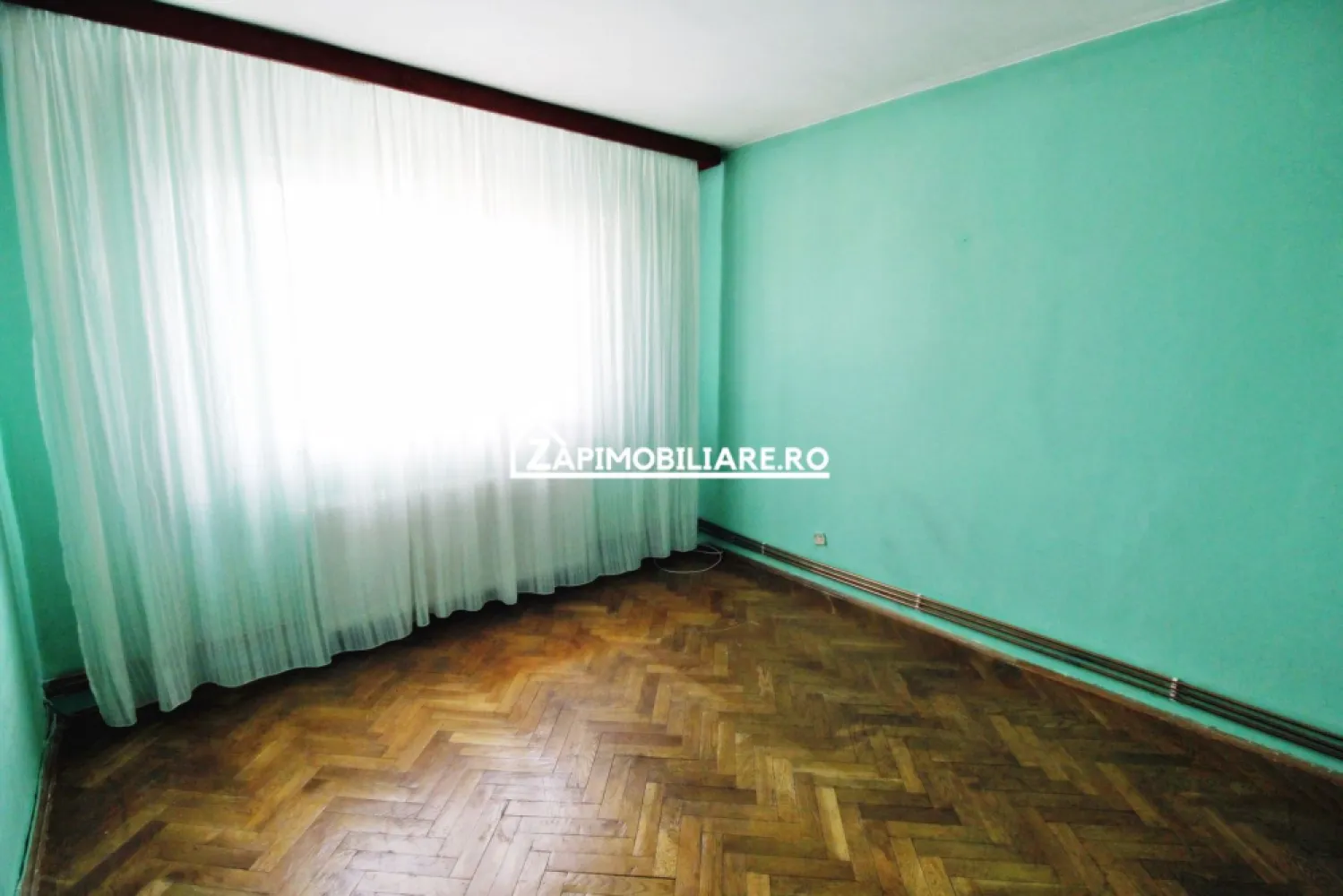 Dambu Pietros - Zona Ansamblul Muresul - 4 camere - 2 balcoane - Mentionati ID-ul proprietatii cand apelati: CP1793758
Contact ⓪⑦②⑥ ②②③ ⑧⑧⑥ Sebastian
De vânzare apartament 4 camere decomandat confort 1, situat în cartierul Dambu Pietros in spate la Ansamblul Muresul , suprafață utilă de 75 mp + balcoane, situat la etajul 4 din 4 oferit de Zap Imobiliare 
Detalii: 
- 1 living, 3 dormitor, 1 bucătărie, 2 bai ( una cu geam), 2 balcone 
- centrală termică, calorifere, geamuri termopan, ușă metalică.

Locuința se vinde la prețul de 111000 Euro negociabil. Comisionul este ZERO pentru cumparator
Contact ⓪⑦②⑥ ②②③ ⑧⑧⑥ Sebastian

Proprietatea se află într-o zonă cu un confort deosebit, datorită amplasării în imediata apropiere a tot ceea ce înseamnă viață modernă, și anume: mijloace de transport în comun, magazine, unități de învățământ de toate gradele, piață, parc, bănci, farmacii, s.a.
Dacă vă place această ofertă - sau pentru alte informații sunați la numărul de contact din anunț! 
Compania Zap Imobiliare vă pune la dispoziție toate informațiile, actele și documentele necesare alături de asistență și consiliere permanentă până la finalizarea achiziției imobiliare. Ne dorim să îți oferim cea mai plăcută experiență, îndeplinim vise cu pereți!