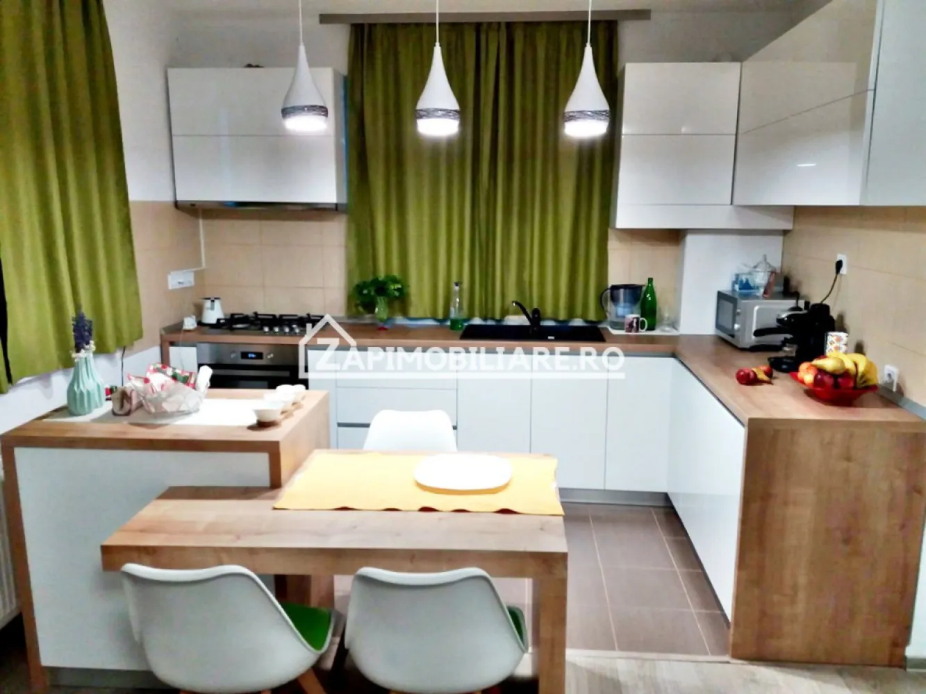 Casa 4 camere, 2 băi,141 mp,555 mp teren,cartier Răsăritului - Descriere:
Contact 0774048706 Bogdan
De vânzare casă pe 1 nivel, singur în curte 4 camere , 2 băi, situată în cartierul Răsăritului suprafața utilă de 101 mp . suprafata construită de 141 mp.amplasată pe un teren cu suprafața de 555 mp, cu o deschidere la drum de 17 ml.
Compartimentare:
- 3 dormitoare, 1 living, 1 bucătărie, 2 băi, 2 terase, 
Detalii:
- centrală termică, calorifere, geamuri termopan.
- fundația casei are o adâncime de 1 m, pereții sunt din cărămidă, acoperișul de țiglă, izolată cu polistiren de 10 cm.
- anul construcției 2016.

Utilitați:
- curent, apă, gaz, canalizare

Casa se vinde la cheie, mobilată și utilată la prețul de 198.000 Euro negociabil. Comision ZERO!
Contact 0774048706 Bogdan
Daca vă place această ofertă sau pentru alte informații sunați la numărul de contact din anunț! 
Compania Zap Imobiliare vă pune la dispoziție toate actele și documentele necesare alături de asistență și consiliere permanentă până la finalizarea achiziției imobiliare. 
Ne dorim să îți oferim cea mai plăcută experiență, îndeplinim vise cu pereți!