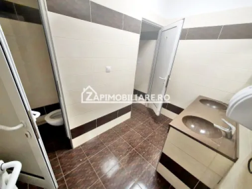 Spatiu Comercial 200 mp.2 băi,zona Ambiet cu parcare