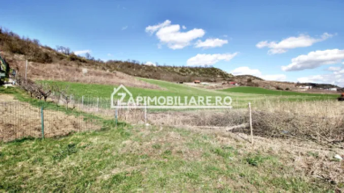 Parcele de 603 mp.teren intravilan, drum de 9 m.Livezeni