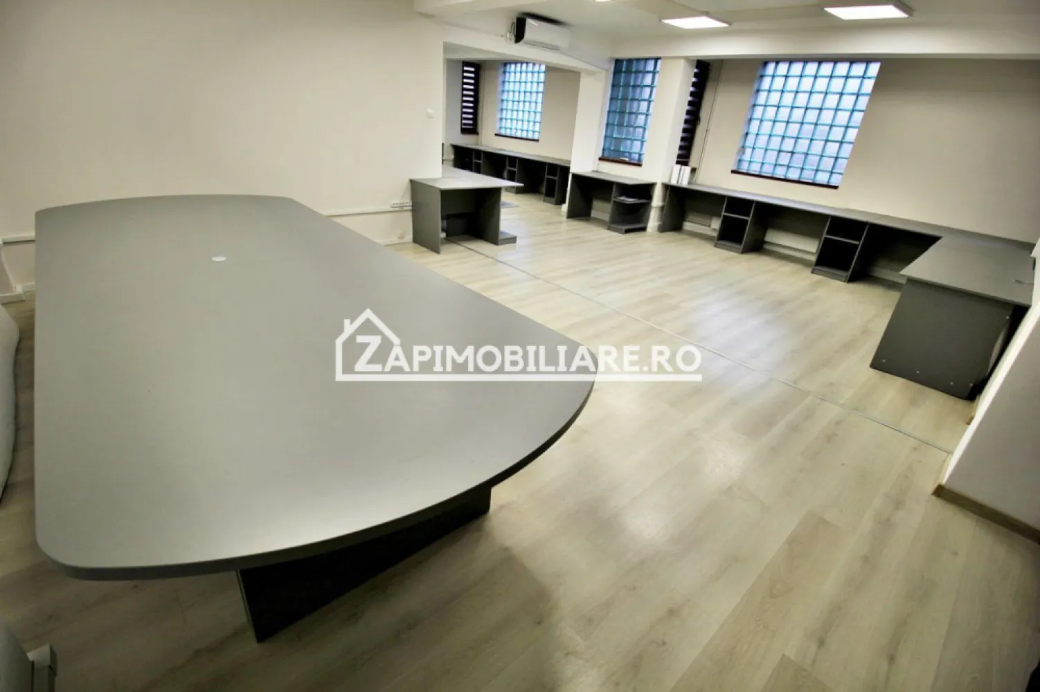 Spatiu de birou 60mp. cu parcare,zona Centrală - De închiriat 2 spații de birouri cu suprafata de 60 , situat la etajul 1 cu parcare, în zona Centrală ideal pentru sedii firme, punct de lucru, birouri,cabinet medical, salon 
Spațiile se închiriază la prețul de 6 euro mp negociabil
Comisionul perceput este de 50% din valoarea primei chirii.Și se percepe o singură dată!
Acest anunț nu corespunde cerințelor tale? Sună la numărul afișat în anunț și unul dintre agenții noștri te va ajuta cu alte oferte personalizate în funcție de cerințele tale.