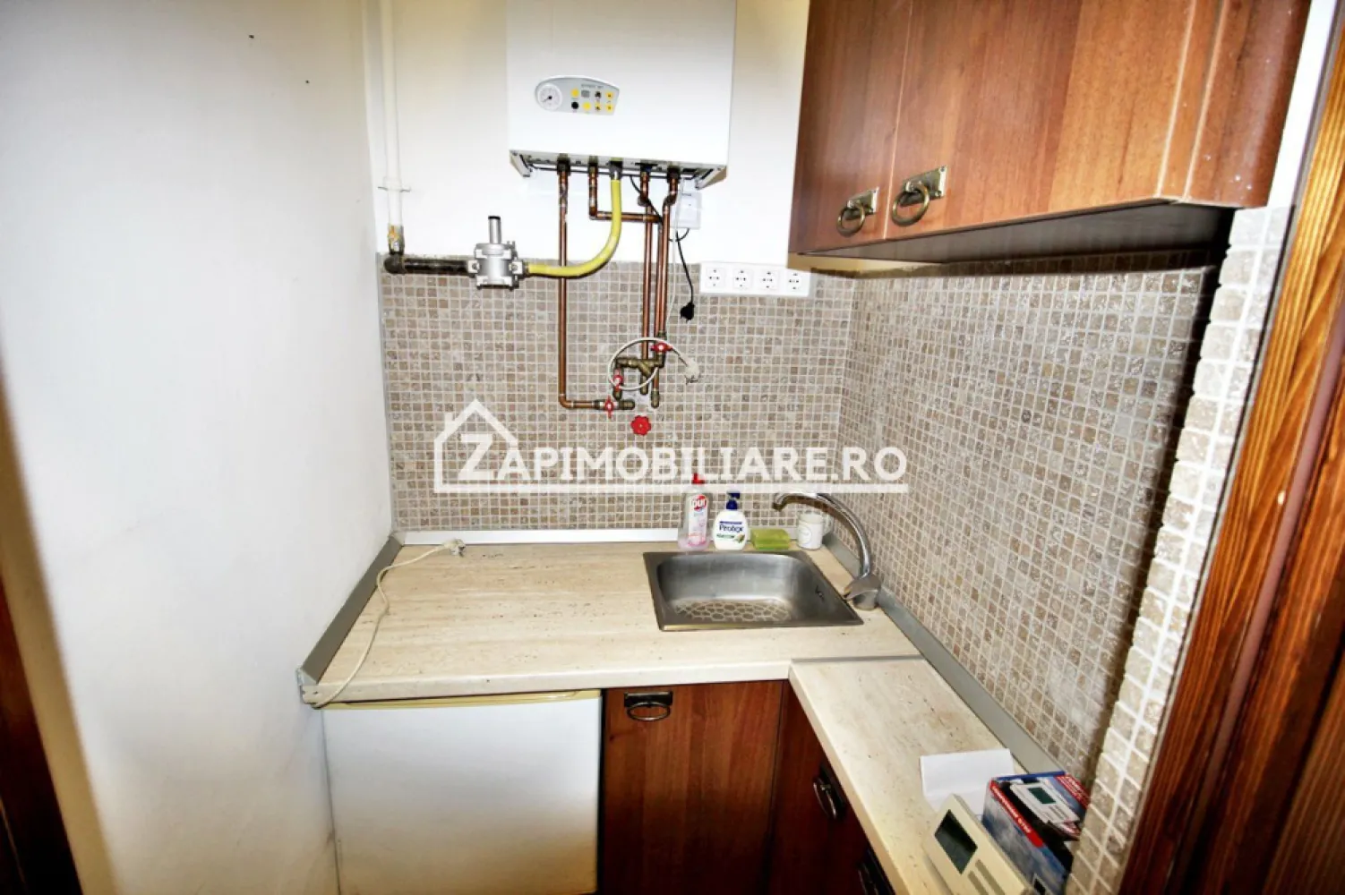 Spatiu de birou 2 camere ,1 baie, zona Centrală - Contact 0774048706 Bogdan
De inchiriat spațiu de birou sau apartamen in zona Centrală Piata Trandafirilor cu suprafata utilă de 45 mp complet renovat, situat la etajul 2,
Detalii:
- centrală termică, calorifere,
- 1 baie cu duș 
- 2 camere
- 1 mini bucătărie
- comlet renovat
- sistem de supraveghere
- alarmă,
- usi din lemn stratificat
Spațiul se inchiriază la prețul 500 euro .Comision 50% din prima chirie 
-----------------------------------------------------------------------------------------------------------------------------------------
Contact 0774048706 Bogdan
Acest anunț nu corespunde cerințelor tale? Sună la numărul afișat în anunț și unul dintre agenții noștri te va ajuta cu alte oferte personalizate în funcție de cerințele tale.