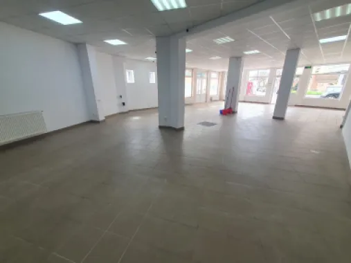 Spatiu comercial 300mp utili+parcari zona Gara Mică 5 eur mp