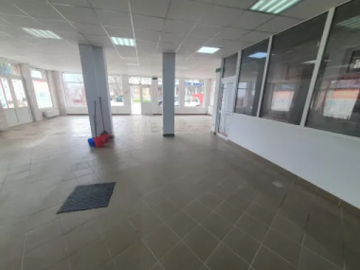 Spatiu comercial 300mp utili+parcari zona Gara Mică 5 eur mp
