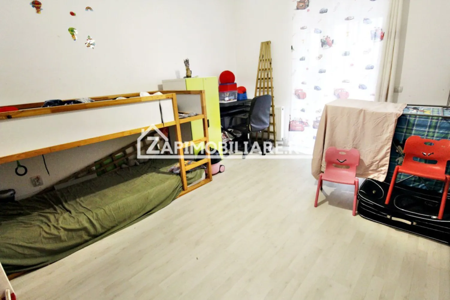 Casa tip Insiruita, 85 mp, teren 200 mp, 1 nivel, Santana de Mures - De vânzare casă la cheie pe 1 nivel , Tip Insiruita situată în Sântana de Mureș, suprafața de 85.mp amplasată pe un teren cu suprafața de 200 mp.
Contact: 0723223886 - Cosmin Ruta

Compartimentare:
- 2 dormitoare, 1 living, 1 bucătărie, 1 baie. 1 terasă

Detalii:
- centrală termică, calorifere, geamuri termopan,
- anul construcției 2017
Utilitați:
- curent, apă, gaz, canalizare.
Casa se vinde la cheie la prețul de 116.990Euro. Comision ZERO!
----------------------------------------------------------------------------------------------------------------------------
Daca vă place această ofertă sau pentru alte informații sunați la numărul de contact din anunț!
Compania Zap Imobiliare vă pune la dispoziție toate actele și documentele necesare alături de asistență și consiliere permanentă până la finalizarea achiziției imobiliare.
Ne dorim să îți oferim cea mai plăcută experiență, îndeplinim vise cu pereți!