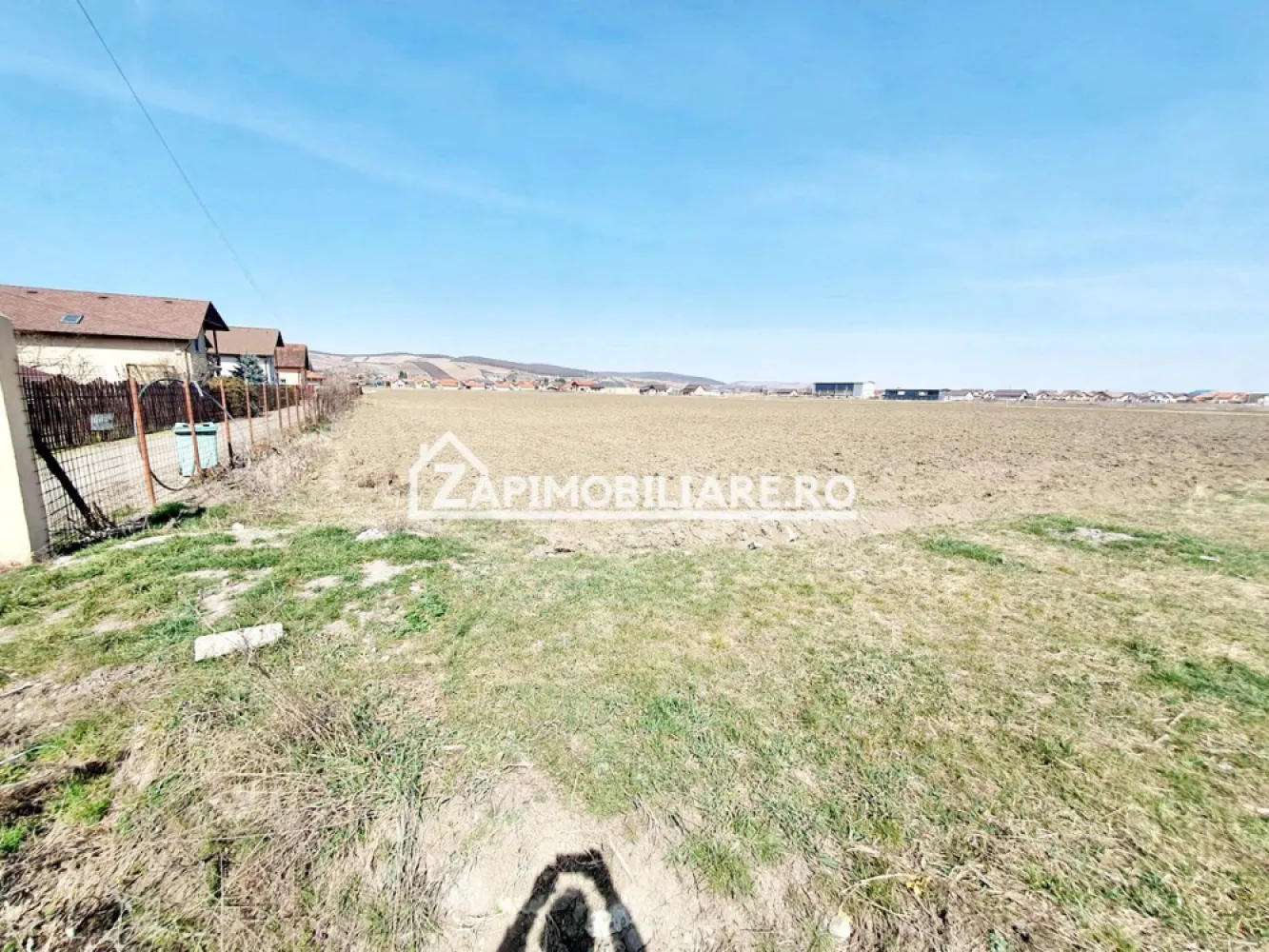 Teren 27.000 mp.deschidere la 2 drumuri ,75 euro mp.