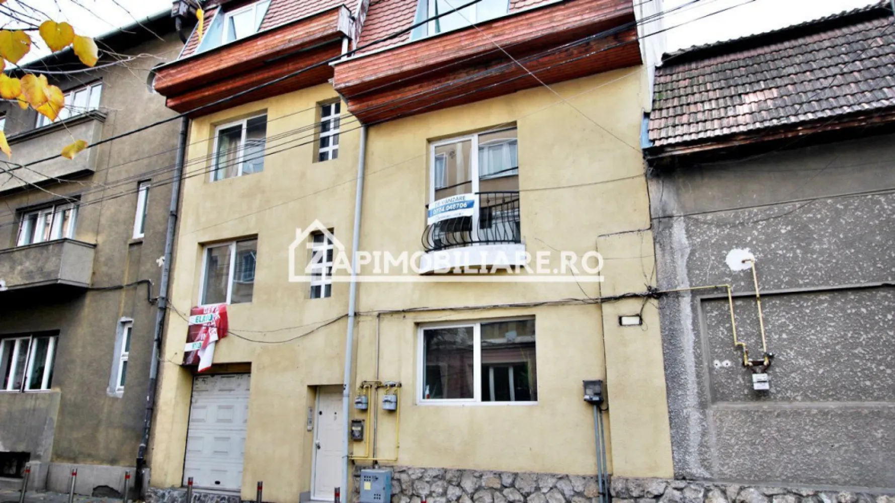Casă / Spatiu birouri 10 camere , 222 mp utili,zona Central - Contact 0774048706 Bogdan
De vânzare sau de inchiriat casă / spatiu birouri, 10 camere situată în zona Centrală suprafața utilă de 222 mp amplasată pe un teren cu suprafața de 200 mp.
Compartimentare:
 - la demisol 1 bucătărie, 1 pivnită, 1magazie
- la parter: 3 camere 1 baie, 1 garaj, 1 curte comună
- la etajul 1 3 camere, 1 baie, 1 balcon.
- la etajul 2 3 camere , 1 baie
Detalii:
- centrală termică, calorifere, geamuri termopan, ușă metalică.
- fundația casei are o adâncime de 1 m, pereții sunt din cărămidă, acoperișul de țiglă, izolată cu polistiren de 10 cm.
- pivniță.
Utilitați:
- curent, apă, gaz, canalizare
Casa / Spatiul se vinde la cheie la prețul de 399.000 Euro negociabil. Comision ZERO!
Pretul pentru inchiriere 1.200 euro
Contact 0774048706 Bogdan
Daca vă place această ofertă sau pentru alte informații sunați la numărul de contact din anunț! 
Compania Zap Imobiliare vă pune la dispoziție toate actele și documentele necesare alături de asistență și consiliere permanentă până la finalizarea achiziției imobiliare. 
Ne dorim să îți oferim cea mai plăcută experiență, îndeplinim vise cu pereți!