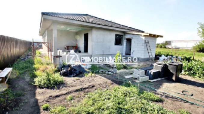 Casa 5 camere pe 1 nivel cu garaj si gard 176mp,1400mp teren