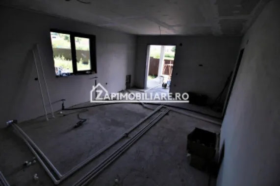 Casa 5 camere pe 1 nivel cu garaj si gard 176mp,1400mp teren