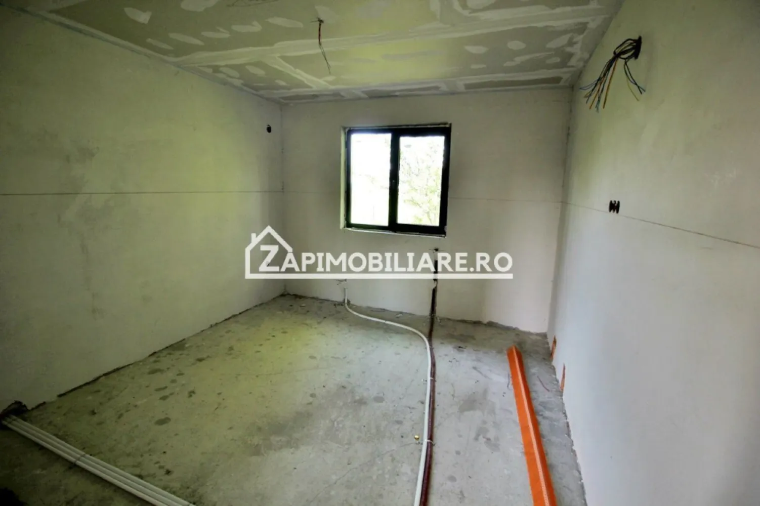 Casa 5 camere pe 1 nivel cu garaj si gard 176mp,1400mp teren