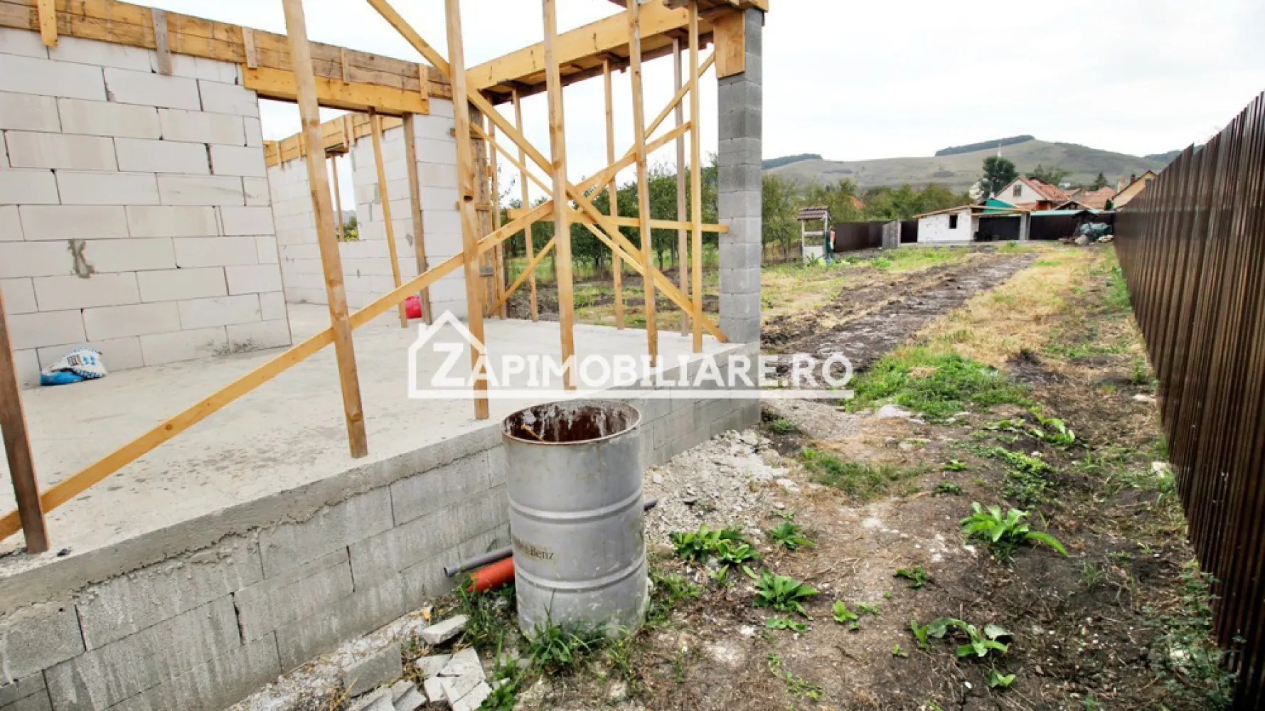 Casa 5 camere pe 1 nivel cu garaj si gard 176mp,1400mp teren