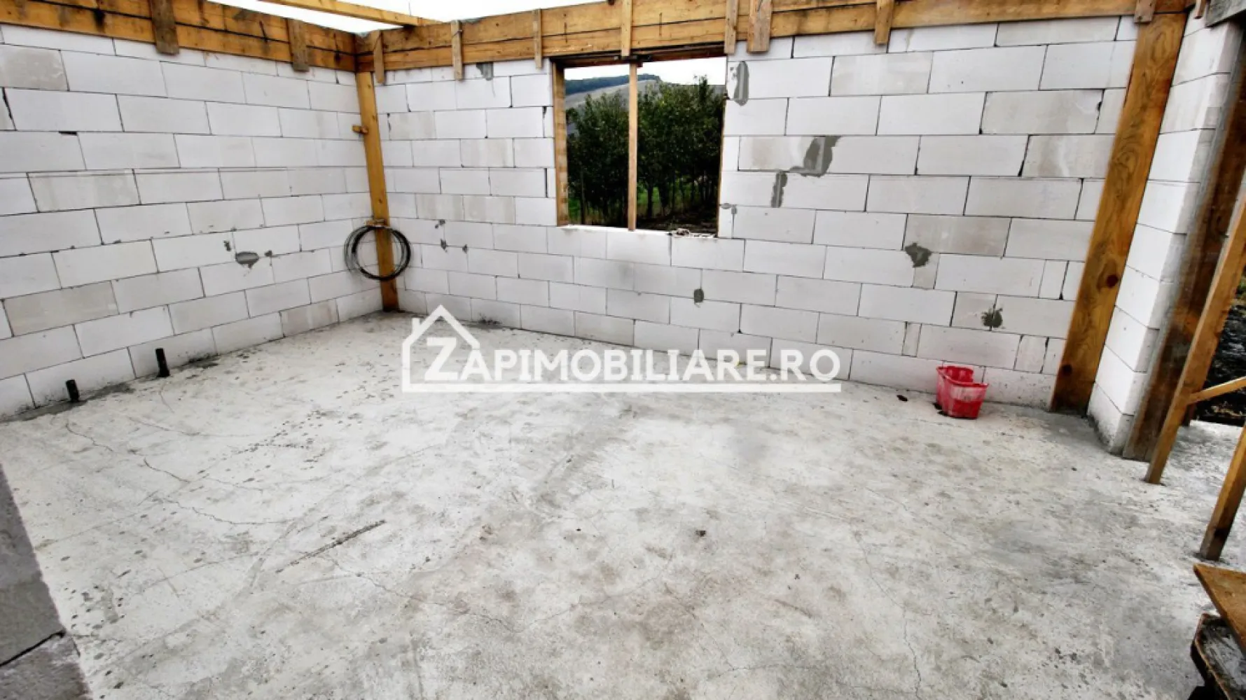 Casa 5 camere pe 1 nivel cu garaj si gard 176mp,1400mp teren