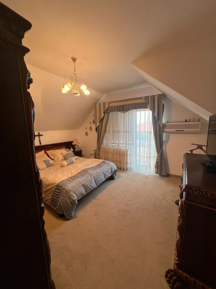 EXCLUSIVITATE – Vila eleganta, complet mobilata, aproape de Parcul Sub Arini – 793.000 euro