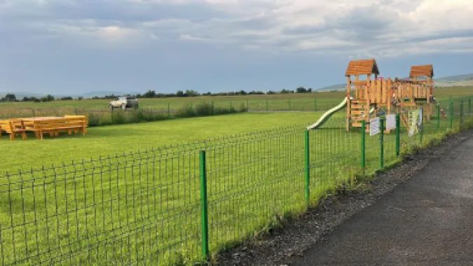 Teren 650mp cu autorizatie de construcției,asfalt,Utilitați