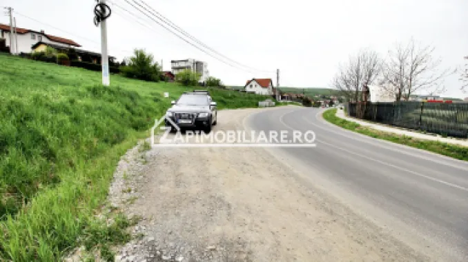 Teren Corunca la sosea cu utilitati 2 parcele de 500mp.