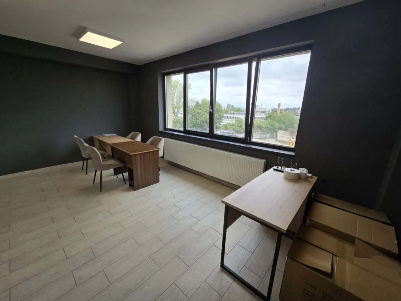 Birou 40 mp .parcare si utilităti incluse in pret - De închiriat 1 birou cu o suprafața utila de 35 mp,. compartimentat in 2 birouri + arhivă la prețul de 250 euro + tva ,zona Budiului oferit de Zap Imobiliare
Disponibile si hale cu suprafete de 100 mp , 200 mp, 400 mp
Disponibil birou 100 mp la prețul de 500 euro.
contact 0774048706 Bogdan
--------------------------------------------------------------------------------------------------------------------------------
Comisionul perceput este de 50% din valoarea primei chirii.Și se percepe o singură dată!
Acest anunț nu corespunde cerințelor tale? Sună la numărul afișat în anunț și unul dintre agenții noștri te va ajuta cu alte oferte personalizate în funcție de cerințele tale.
