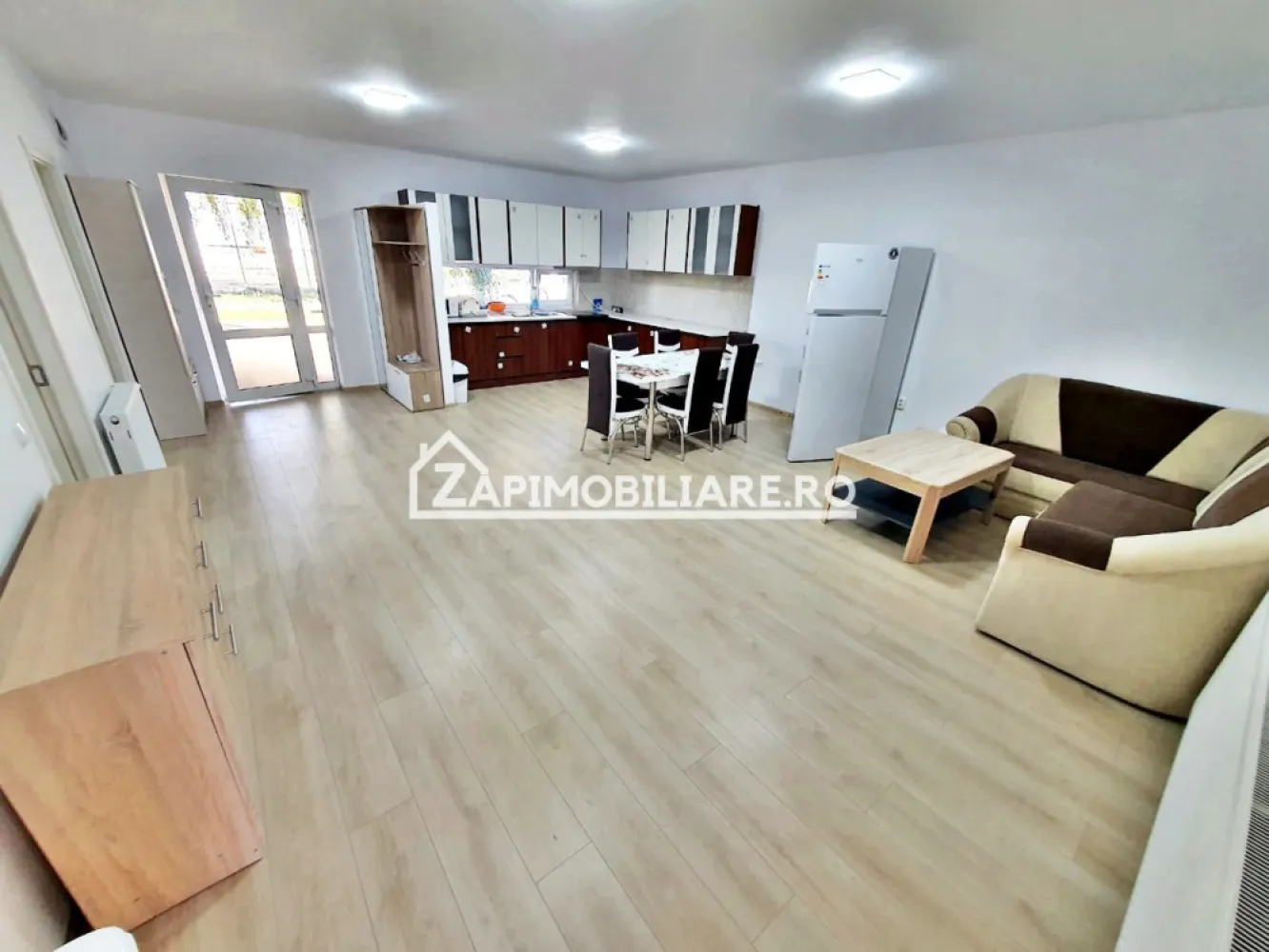 Cazare Muncitori,4 camere,2 băi,100 mp, 4 locuri de parcare - Contact 0774048706 Bogdan
De închiriat apartament recent renovat ,4 camere decomandat confort 1, situat pe strada Libertatii, suprafață utilă de 100 mp, situat la parter oferit de Zap Imobiliare.
Detalii: 
- 1 living, 3 dormitoare, 1 bucătărie, 2 băi, 1 hol, 4 locuri de parcare
- centrală termică, calorifere, geamuri termopan, ușă metalică.
- masina de spalat rufe, frigider, aragaz
- pret 40 ron / persoană cu utilităti incluse in pret
Locuința se închiriază mobilată și utilată la prețul de 40 ron / persoană cu utilităti incluse in pret
Comisionul perceput este de 50% din valoarea primei chirii si se plateste o singura data in momentul semnarii contractului de inchiriere.
Contact 0774048706 Bogdan
Acest anunț nu corespunde cerințelor tale? Sună la numărul afișat în anunț și unul dintre agenții noștri te va ajuta cu alte oferte personalizate în funcție de cerințele tale.