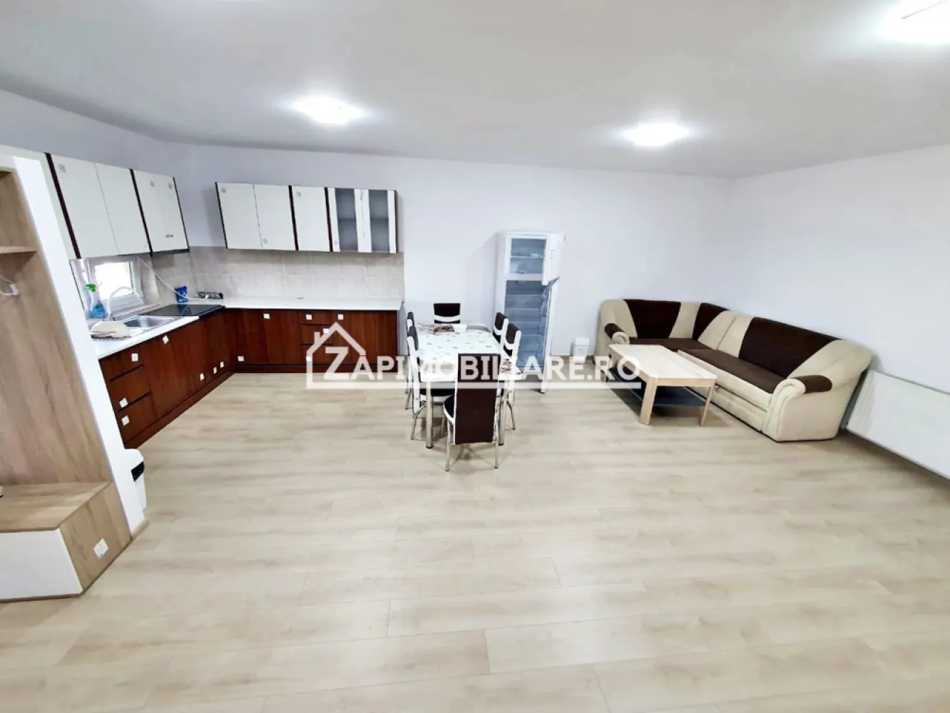 Cazare Muncitori,4 camere,2 băi,100 mp, 4 locuri de parcare - Contact 0774048706 Bogdan
De închiriat apartament recent renovat ,4 camere decomandat confort 1, situat pe strada Libertatii, suprafață utilă de 100 mp, situat la parter oferit de Zap Imobiliare.
Detalii: 
- 1 living, 3 dormitoare, 1 bucătărie, 2 băi, 1 hol, 4 locuri de parcare
- centrală termică, calorifere, geamuri termopan, ușă metalică.
- masina de spalat rufe, frigider, aragaz
- pret 40 ron / persoană cu utilităti incluse in pret
Locuința se închiriază mobilată și utilată la prețul de 40 ron / persoană cu utilităti incluse in pret
Comisionul perceput este de 50% din valoarea primei chirii si se plateste o singura data in momentul semnarii contractului de inchiriere.
Contact 0774048706 Bogdan
Acest anunț nu corespunde cerințelor tale? Sună la numărul afișat în anunț și unul dintre agenții noștri te va ajuta cu alte oferte personalizate în funcție de cerințele tale.