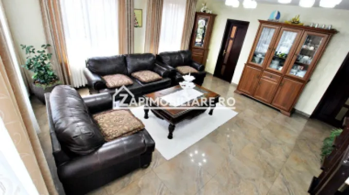 Casa 5 camere, 250 mp,3 băi,2.500mp teren, 0% comision
