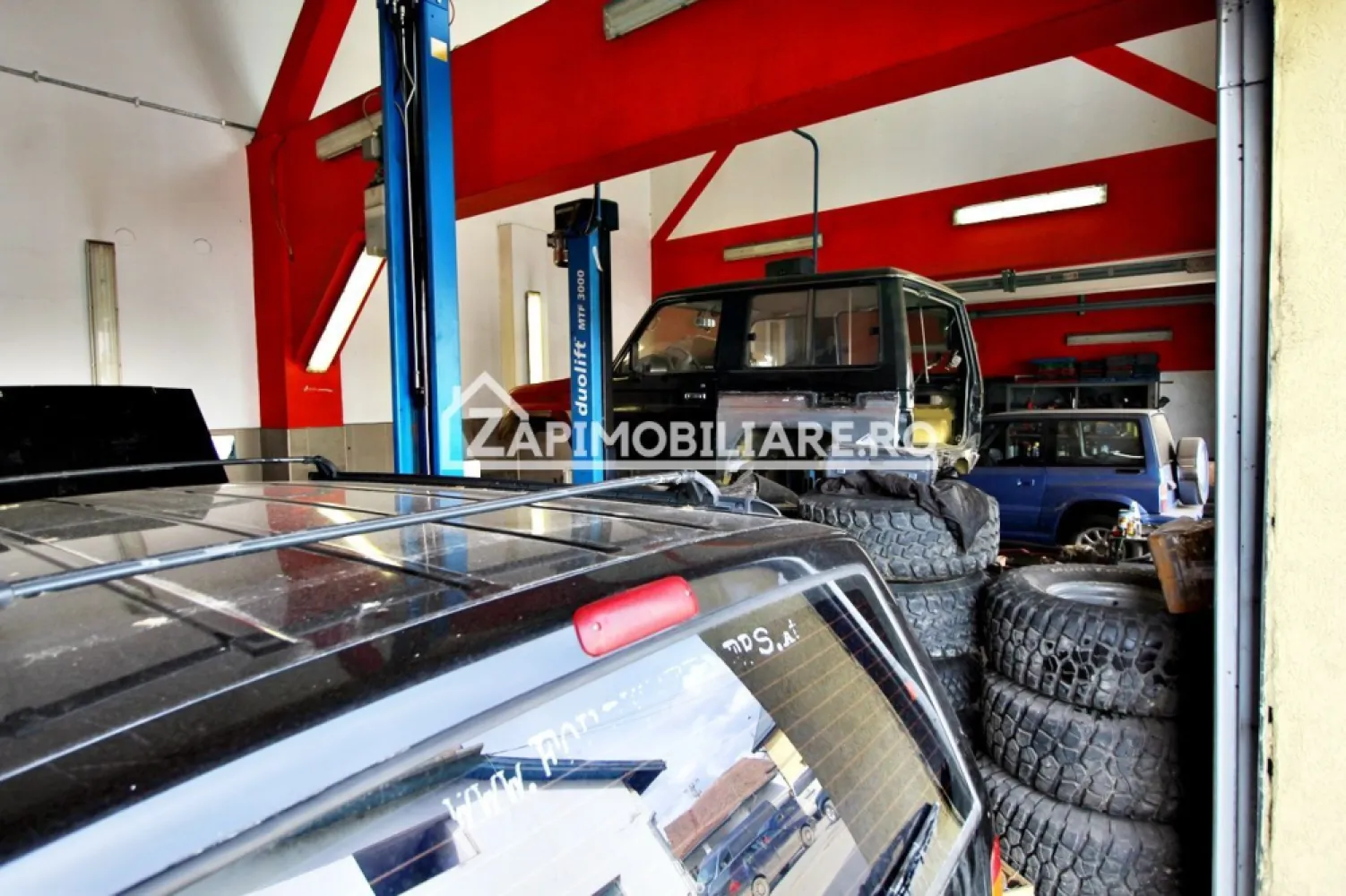 Boxă pentru service auto cu elevator - De închiriat 1 boxă pentru service auto cu Elevator cu o suprafața utila de 35 mp , zona Unirii oferit de Zap Imobiliare
Detalii: 
- boxa este formată din 1 încăpere cu suprafață totala de 35 mp 
- centrală termică, calorifere, geamuri termopan,elevator auto
-Boxa se închiriază la prețul de 280 Euro.
Disponibile și alte spatii la etaj si parter de 200 mp, 120 mp, 36 mp, 
Contact 0774048706 Bogdan
--------------------------------------------------------------------------------------------------------------------------------
Comisionul perceput este de 50% din valoarea primei chirii.Și se percepe o singură dată!
Acest anunț nu corespunde cerințelor tale? Sună la numărul afișat în anunț și unul dintre agenții noștri te va ajuta cu alte oferte personalizate în funcție de cerințele tale.