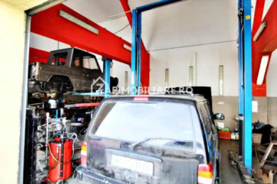 Boxă pentru service auto cu elevator