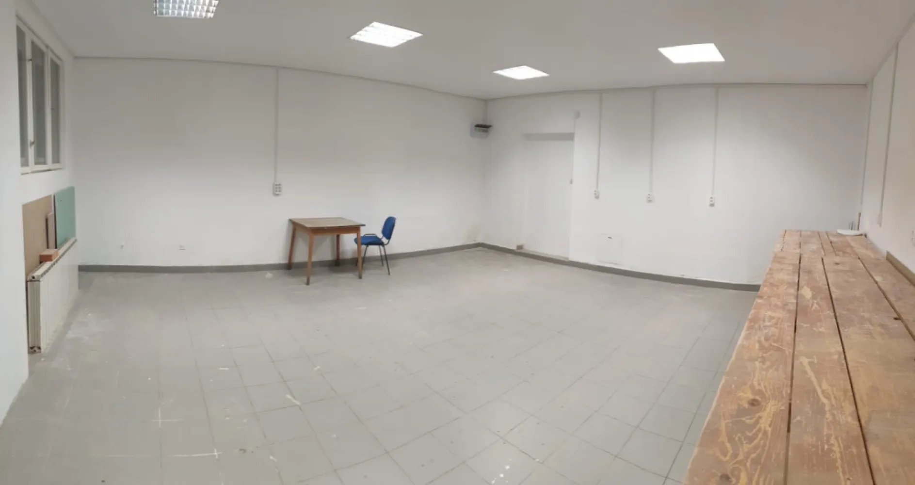 Boxă pentru service auto cu elevator - De închiriat 1 boxă pentru service auto cu Elevator cu o suprafața utila de 35 mp , zona Unirii oferit de Zap Imobiliare
Detalii: 
- boxa este formată din 1 încăpere cu suprafață totala de 35 mp 
- centrală termică, calorifere, geamuri termopan,elevator auto
-Boxa se închiriază la prețul de 280 Euro.
Disponibile și alte spatii la etaj si parter de 200 mp, 120 mp, 36 mp, 
Contact 0774048706 Bogdan
--------------------------------------------------------------------------------------------------------------------------------
Comisionul perceput este de 50% din valoarea primei chirii.Și se percepe o singură dată!
Acest anunț nu corespunde cerințelor tale? Sună la numărul afișat în anunț și unul dintre agenții noștri te va ajuta cu alte oferte personalizate în funcție de cerințele tale.