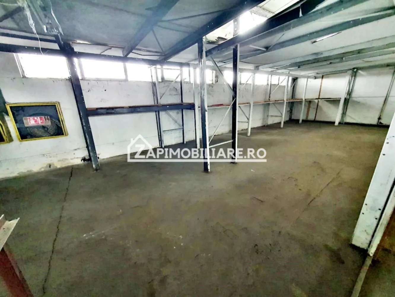 Hale cu suprafatade 300 mp si 440 mp zona Ambient - De închiriat hale cu suprafata de 300 mp si 432 mp.situat la parter cu rampă pe strada Depozitelor zona Ambient 
Spațiile se închiriază la prețul de 4 euro mp + tva
Disponibile 3 birouri recent renovate la pretul de 5 euro mp
Contact 0774048706 Bogdan

Comisionul perceput este de 50% din valoarea primei chirii.Și se percepe o singură dată!
Acest anunț nu corespunde cerințelor tale? Sună la numărul afișat în anunț și unul dintre agenții noștri te va ajuta cu alte oferte personalizate în funcție de cerințele tale.